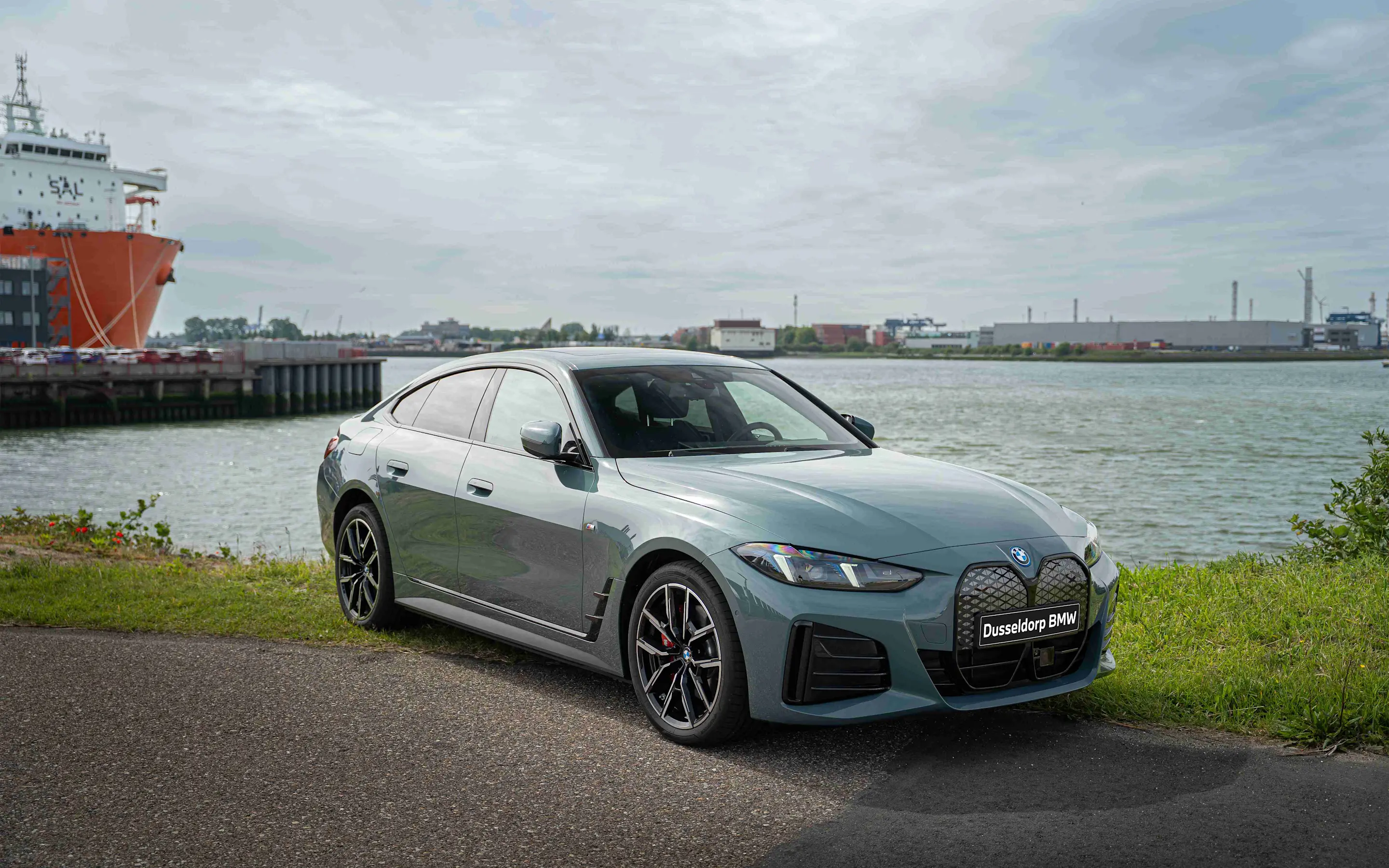 Ontdek de BMW i4 bij Dusseldorp BMW