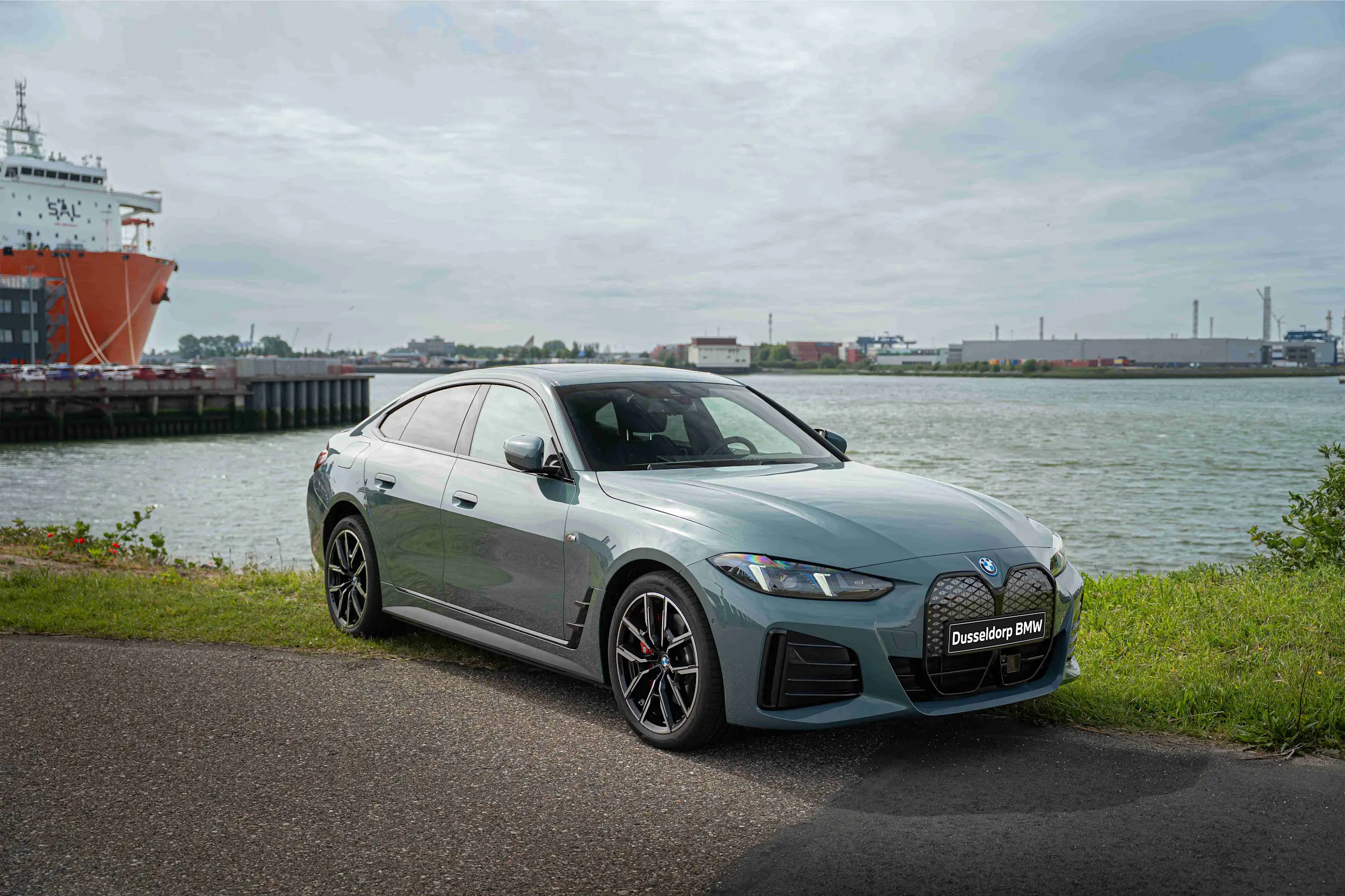 Ontdek de BMW i4 bij Dusseldorp BMW 
