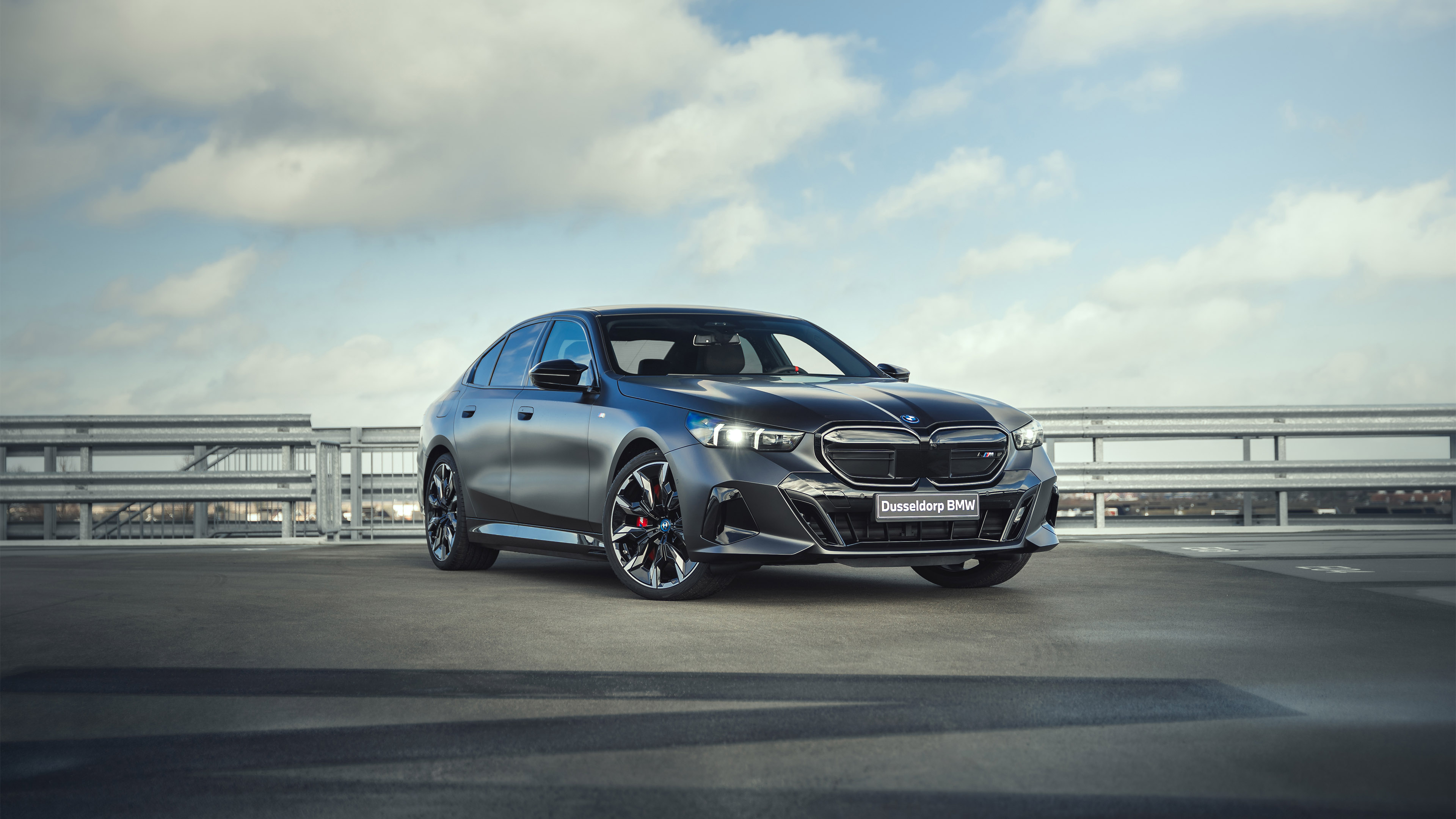 BMW i5 sedan leasen of kopen? Ultieme BMW rijbeleving