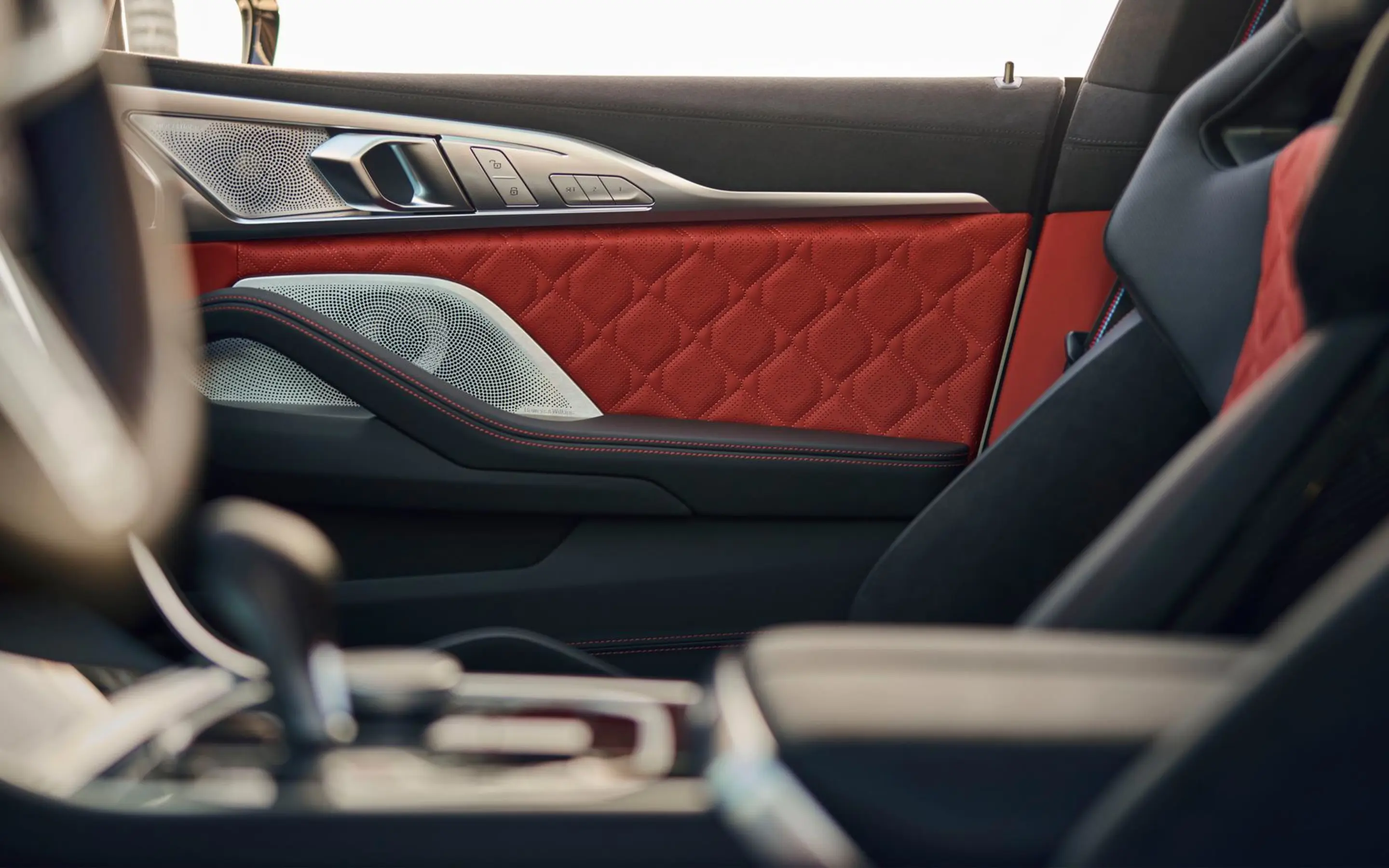 bmw_M8_Gran_Coupe_interieur_dusseldorp_bmw