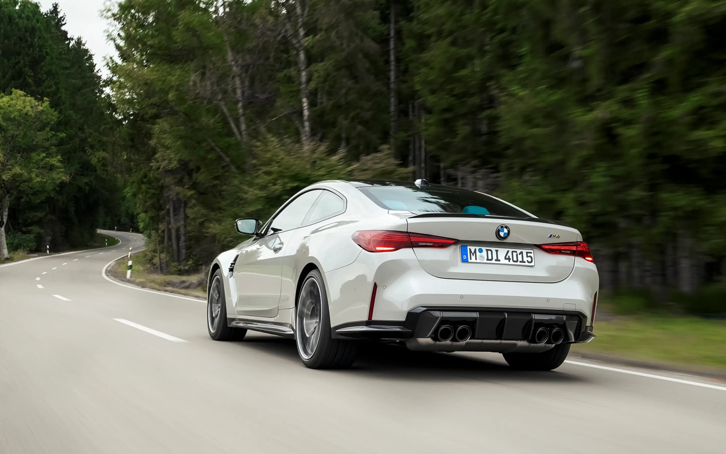 bmw_M4_Coupe_M_Performance_exterieur_dusseldorp_bmw