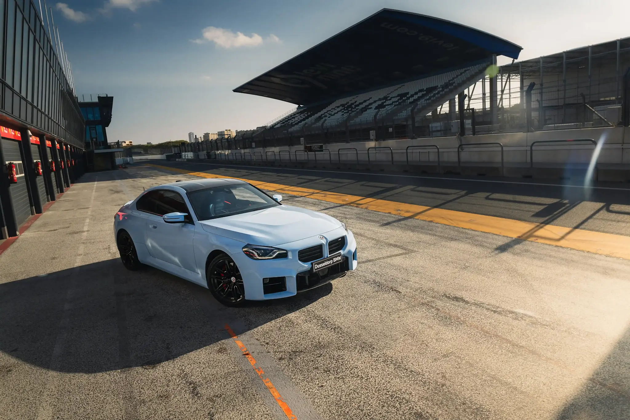 M2 front 11zon