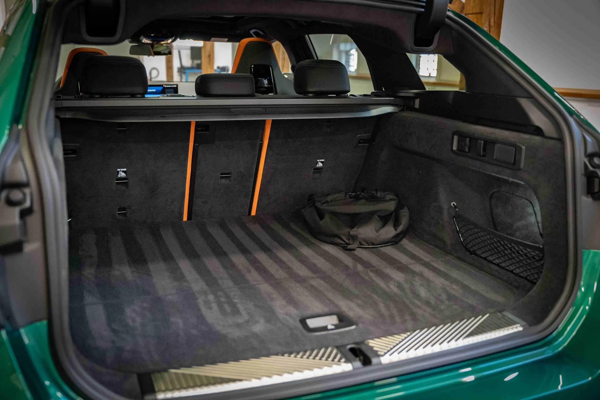 DSC06683 0007 Achterbak M5 Touring 11zon