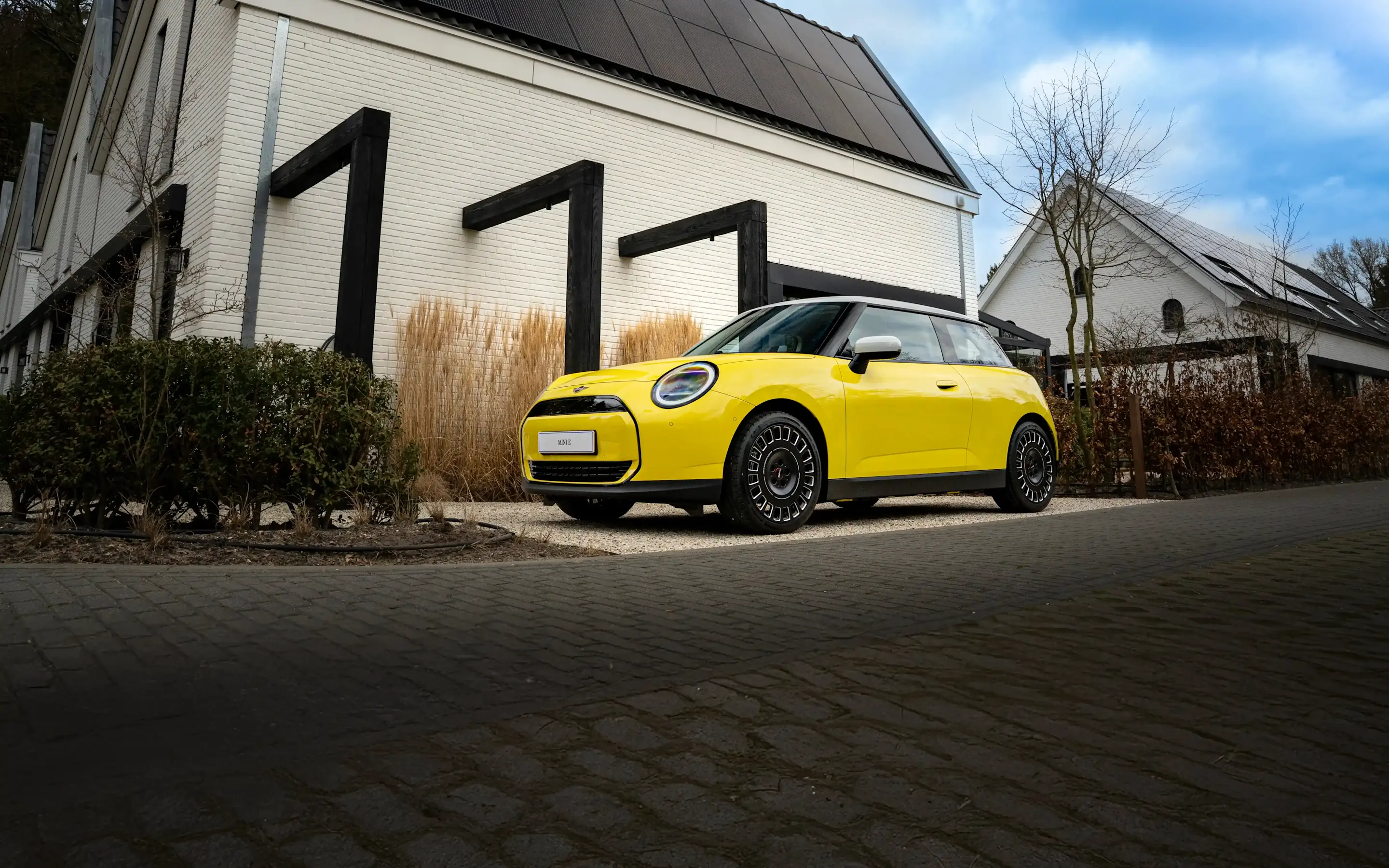 Het zijaanzicht van de MINI Cooper