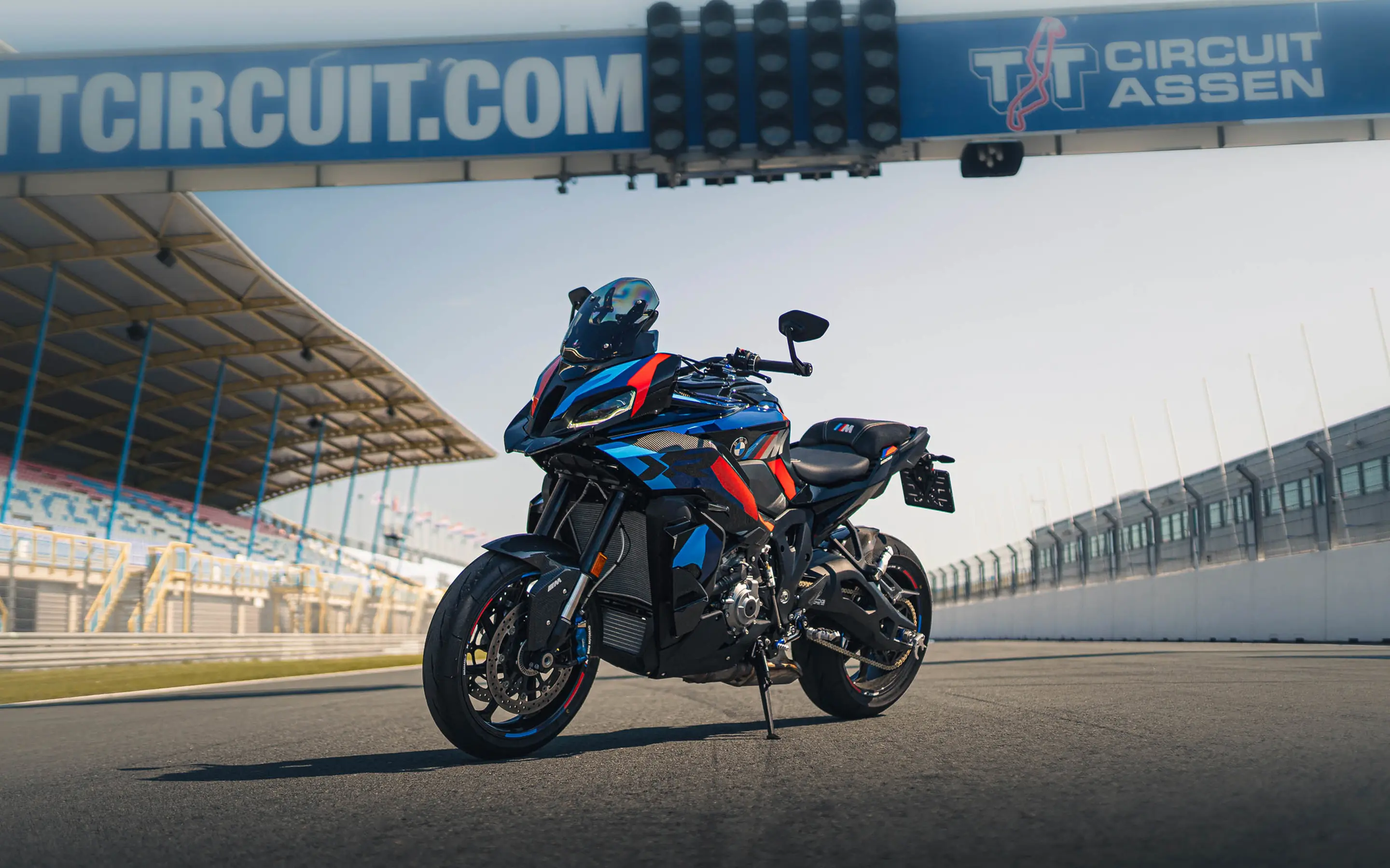 BMW M 1000 XR - Zijkant