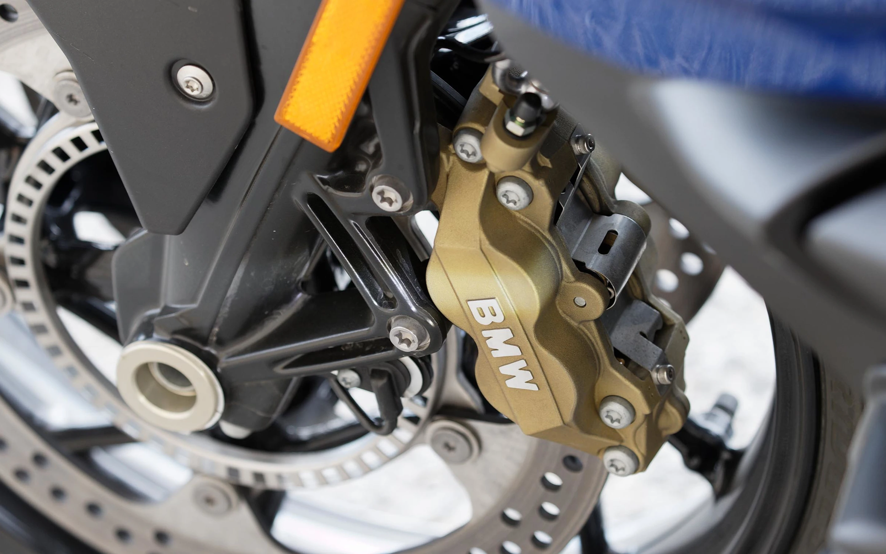 BMW K 1600 GT - Automatische rijstandscompensatie foto