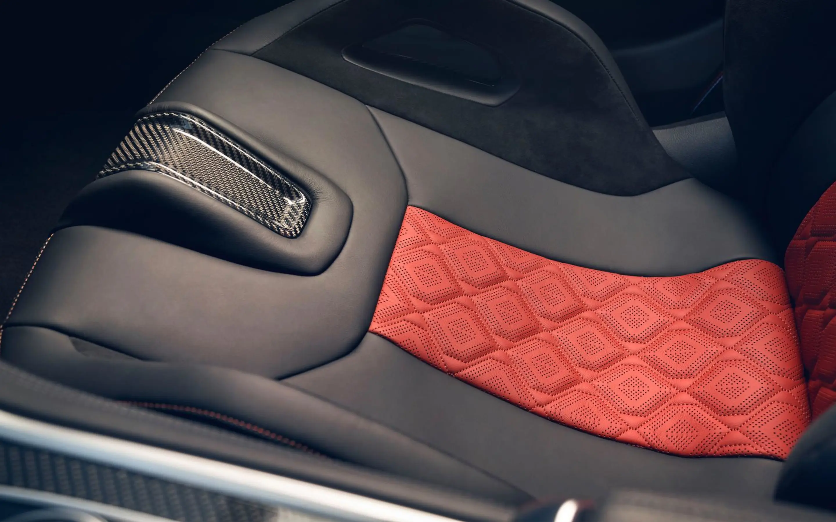 bmw_M8_Gran_Coupe_interieur_dusseldorp_bmw