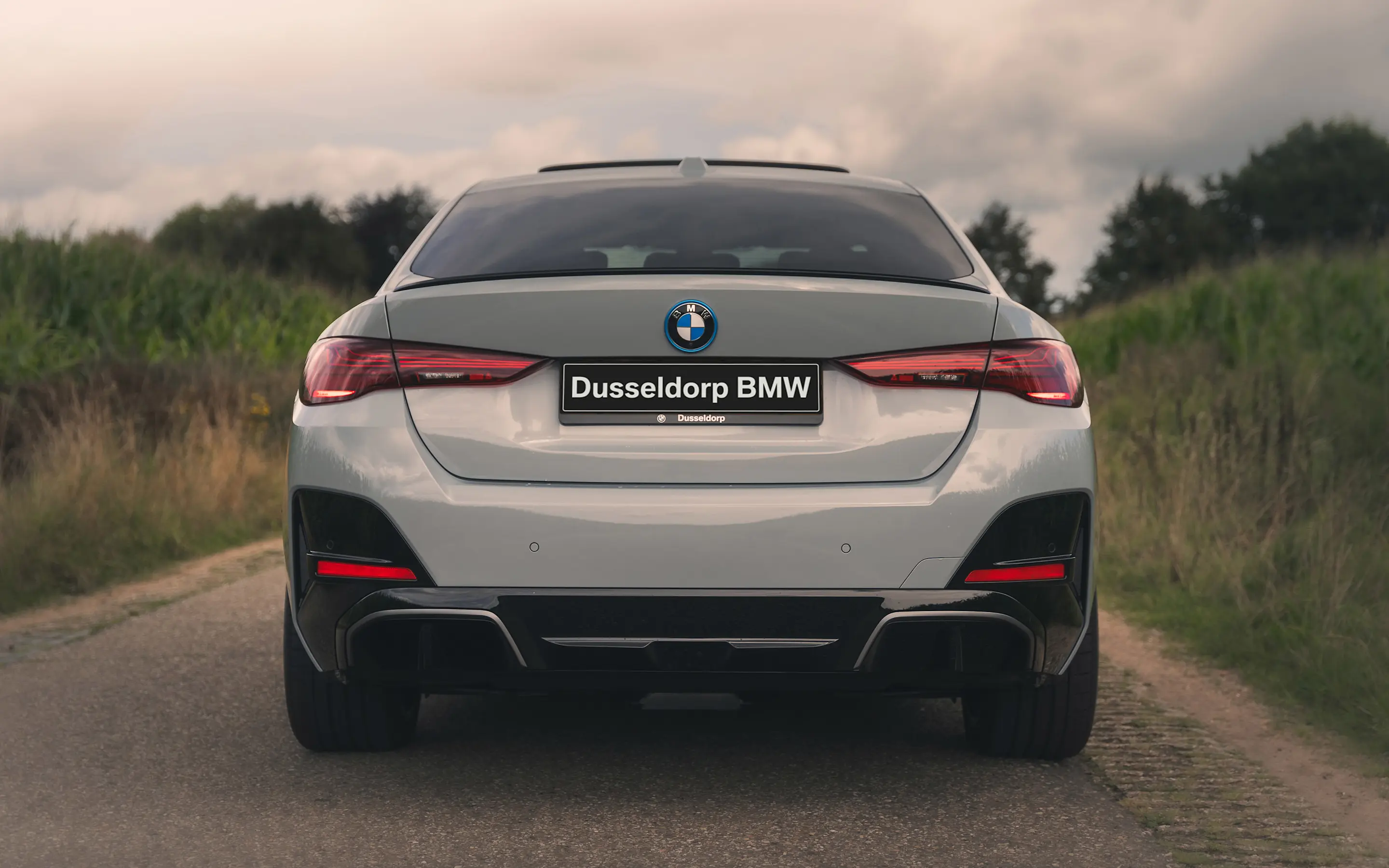 BMW i4 - Voorzijde