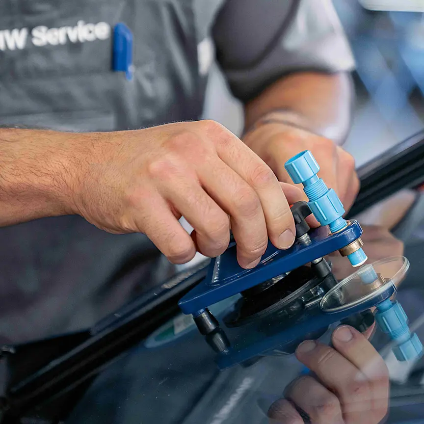 BMW - Pagina - Service | Relax We Care. - Ruitschadeherstel - Afbeelding