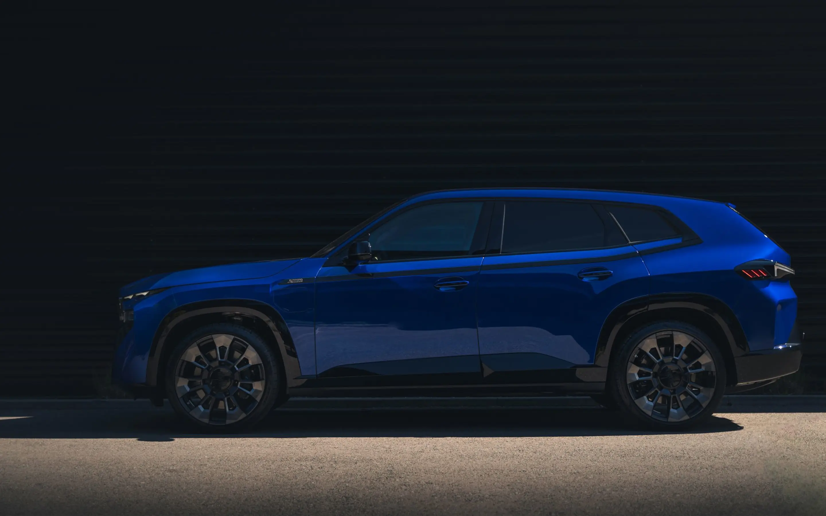 bmw_xm_exterieur_zijkant_dusseldorp_bmw