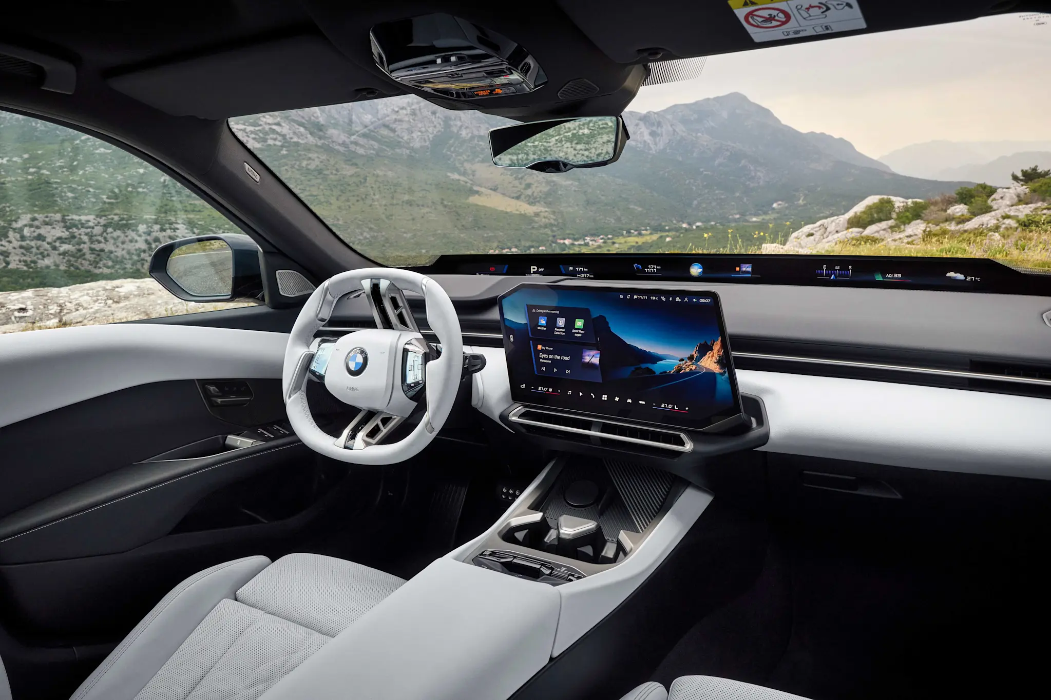 P90657778 highRes der-neue-bmw-320-int 11zon
