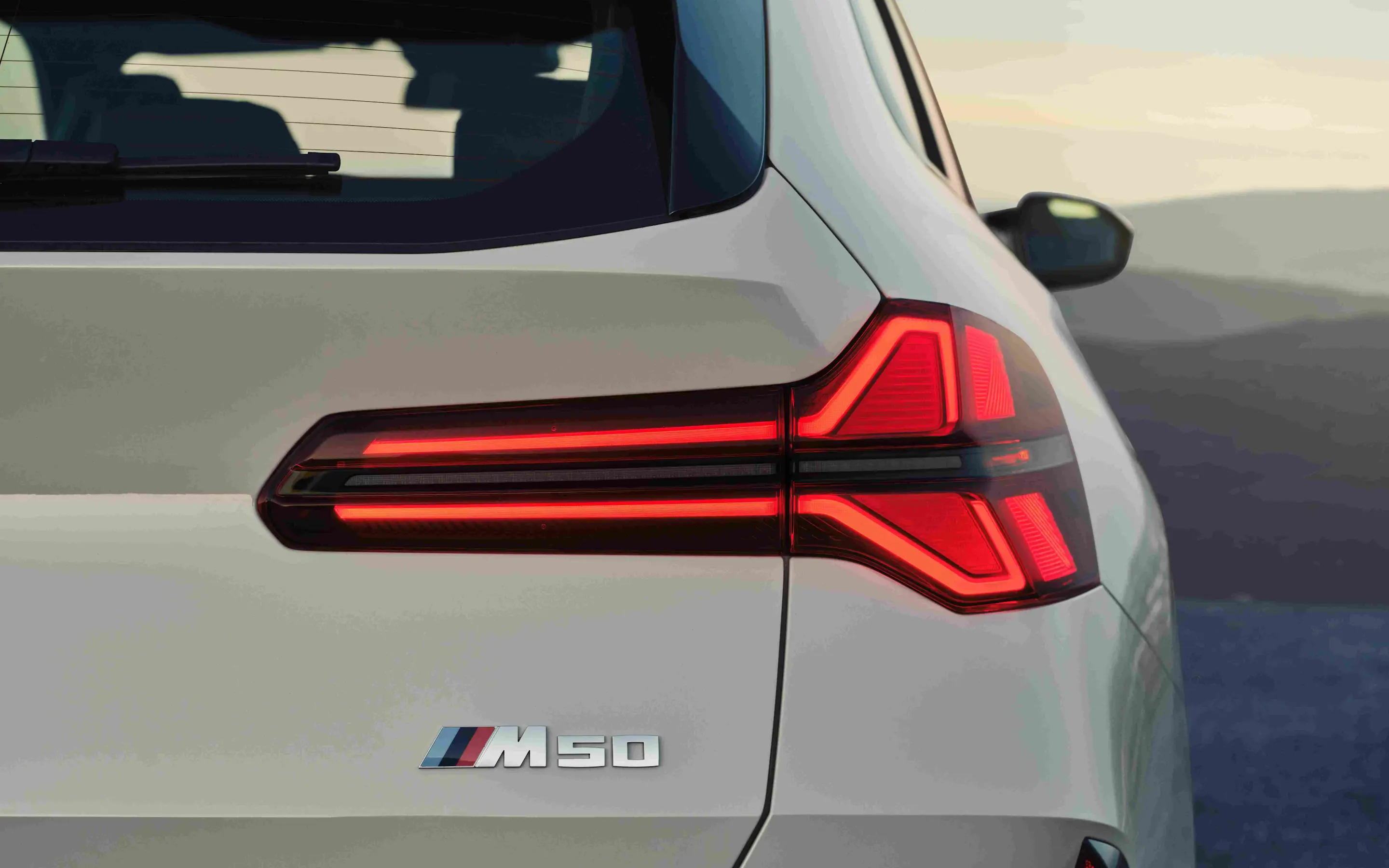 De achterlichten van de BMW X3