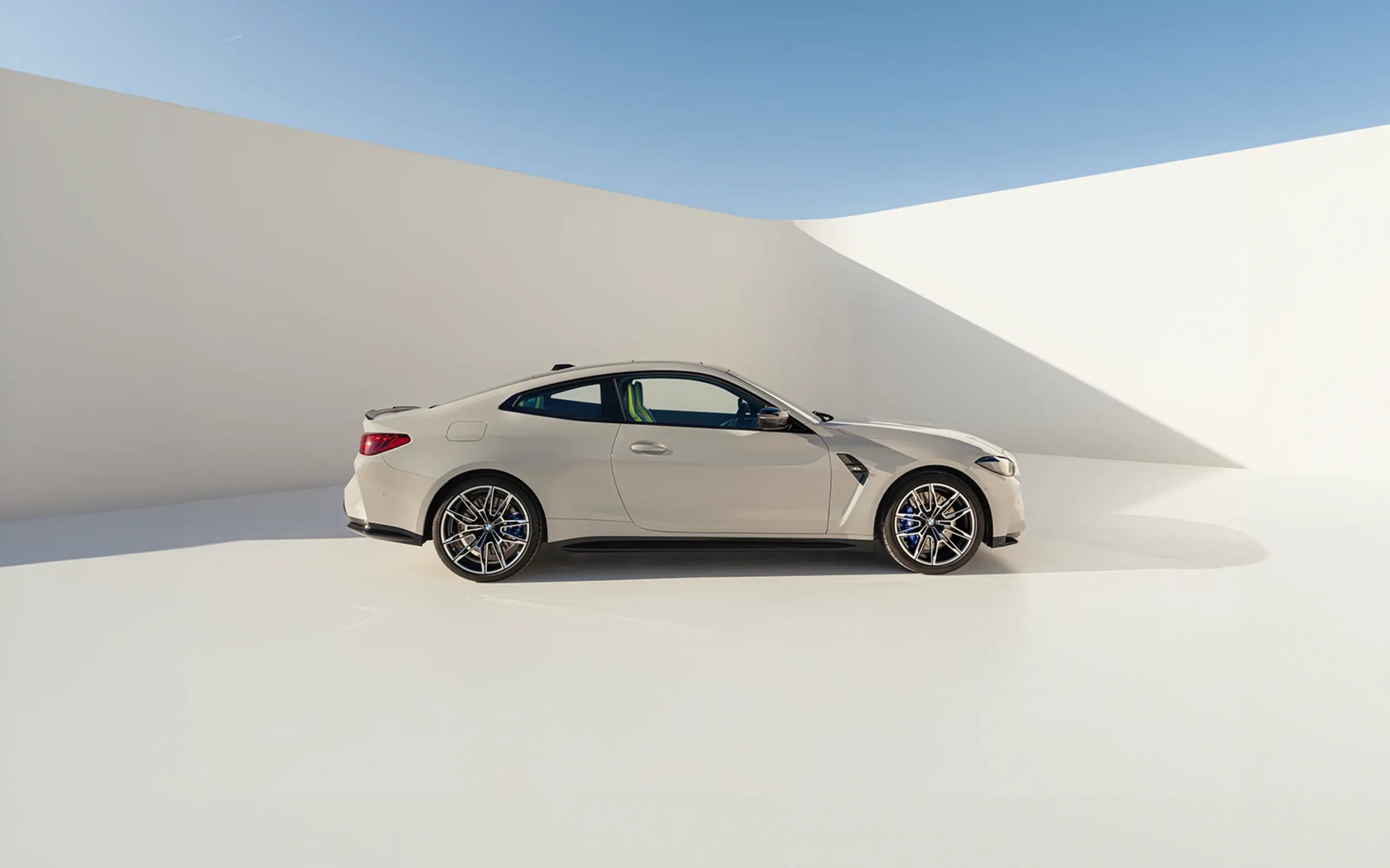 bmw_M4_Coupe_M_Performance_exterieur_dusseldorp_bmw
