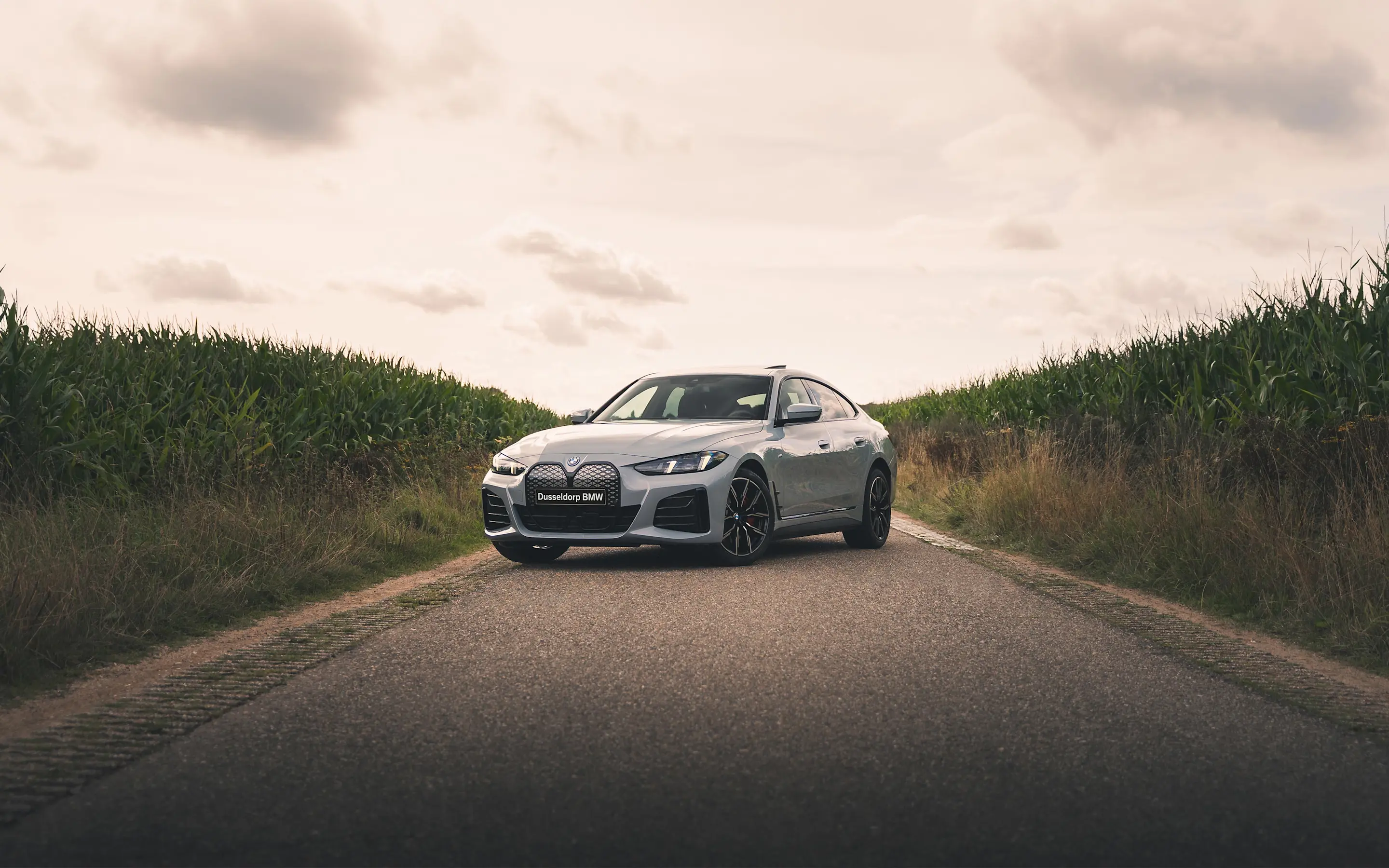 Voorzijde van de BMW i4