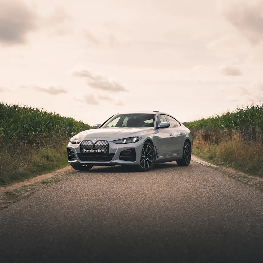 Voorzijde van de BMW i4