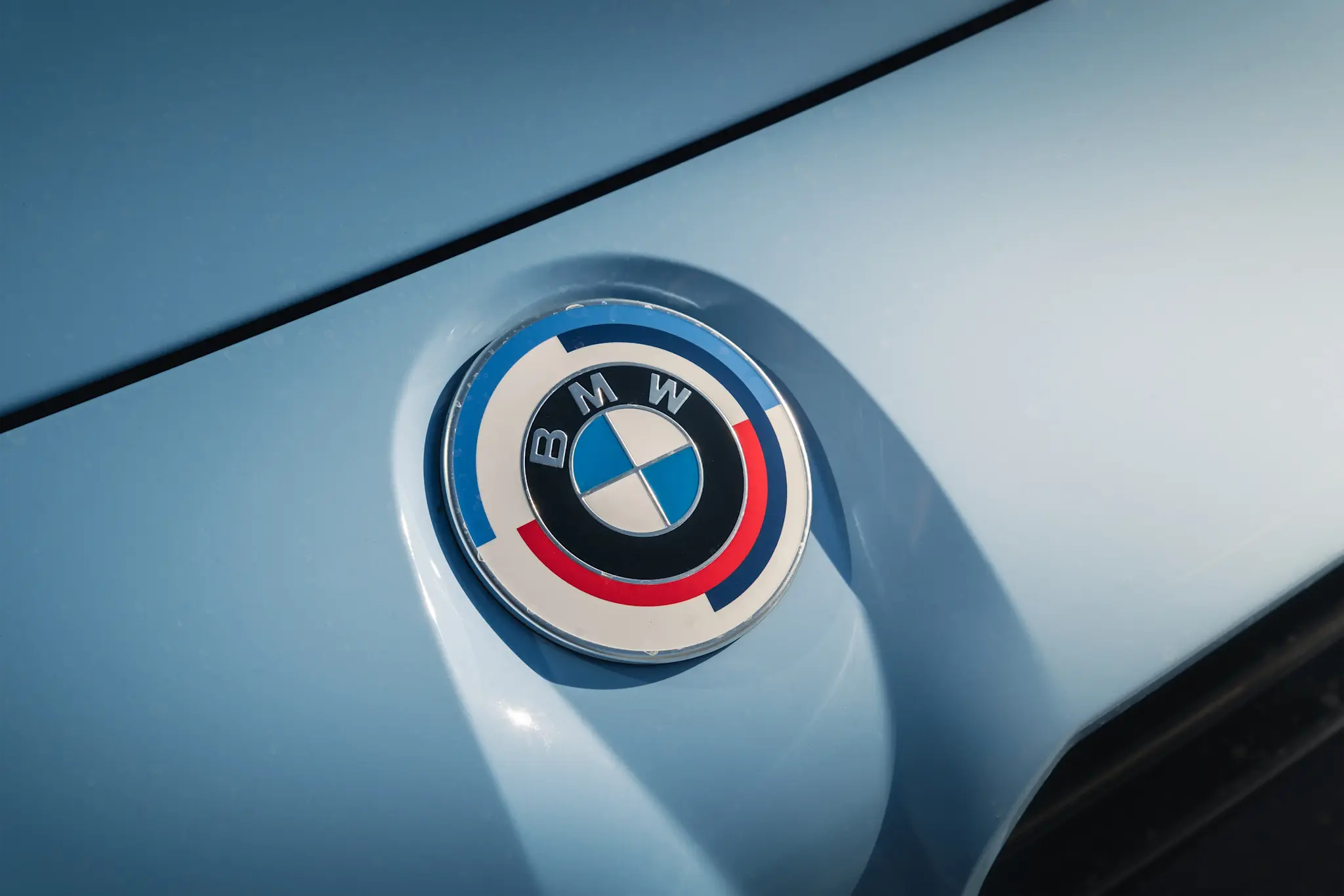 M2 50 jahr logo