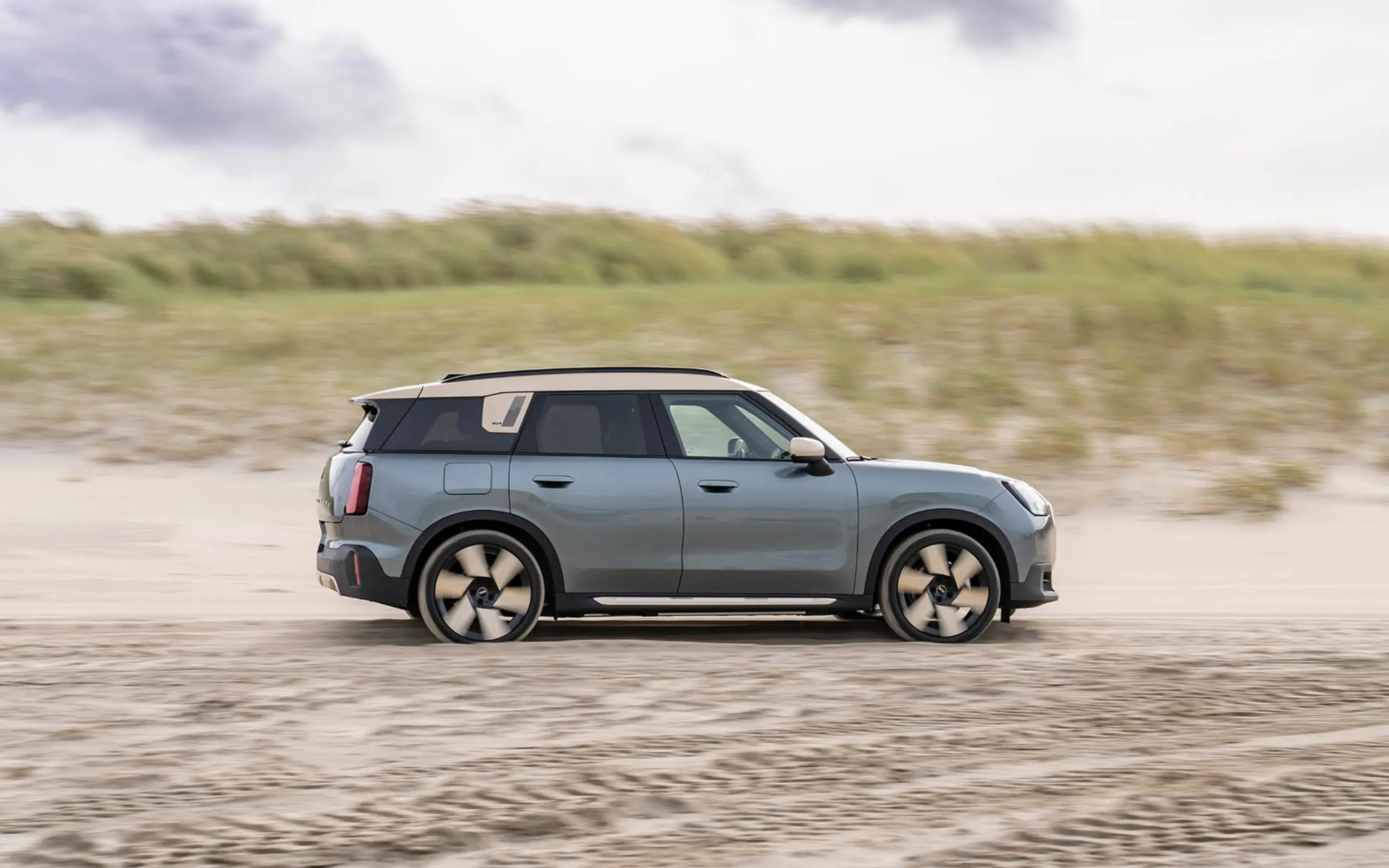 Dusseldorp MINI Countryman SE ALL4 zijaanzicht