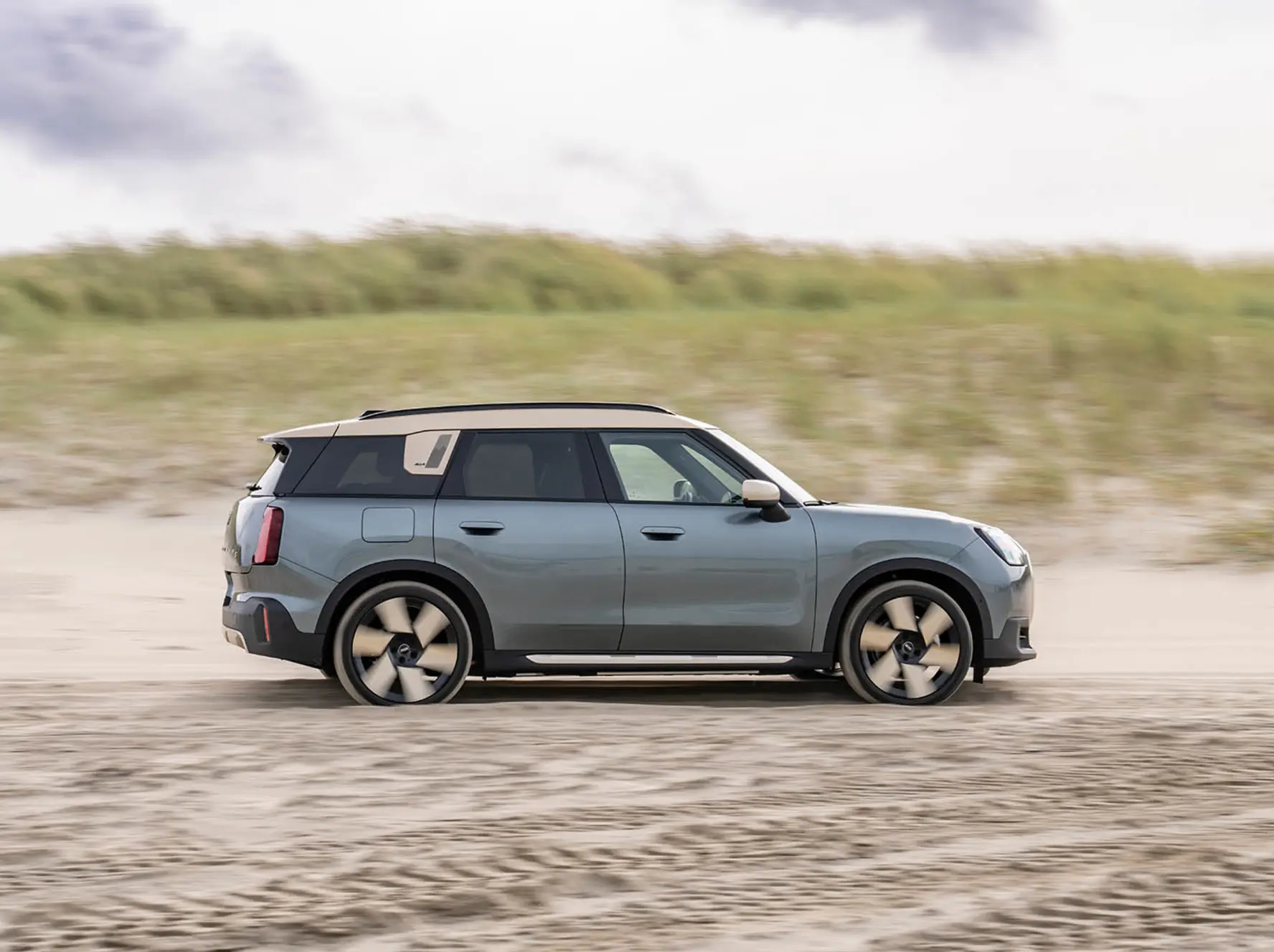 Dusseldorp MINI Countryman SE ALL4 zijaanzicht