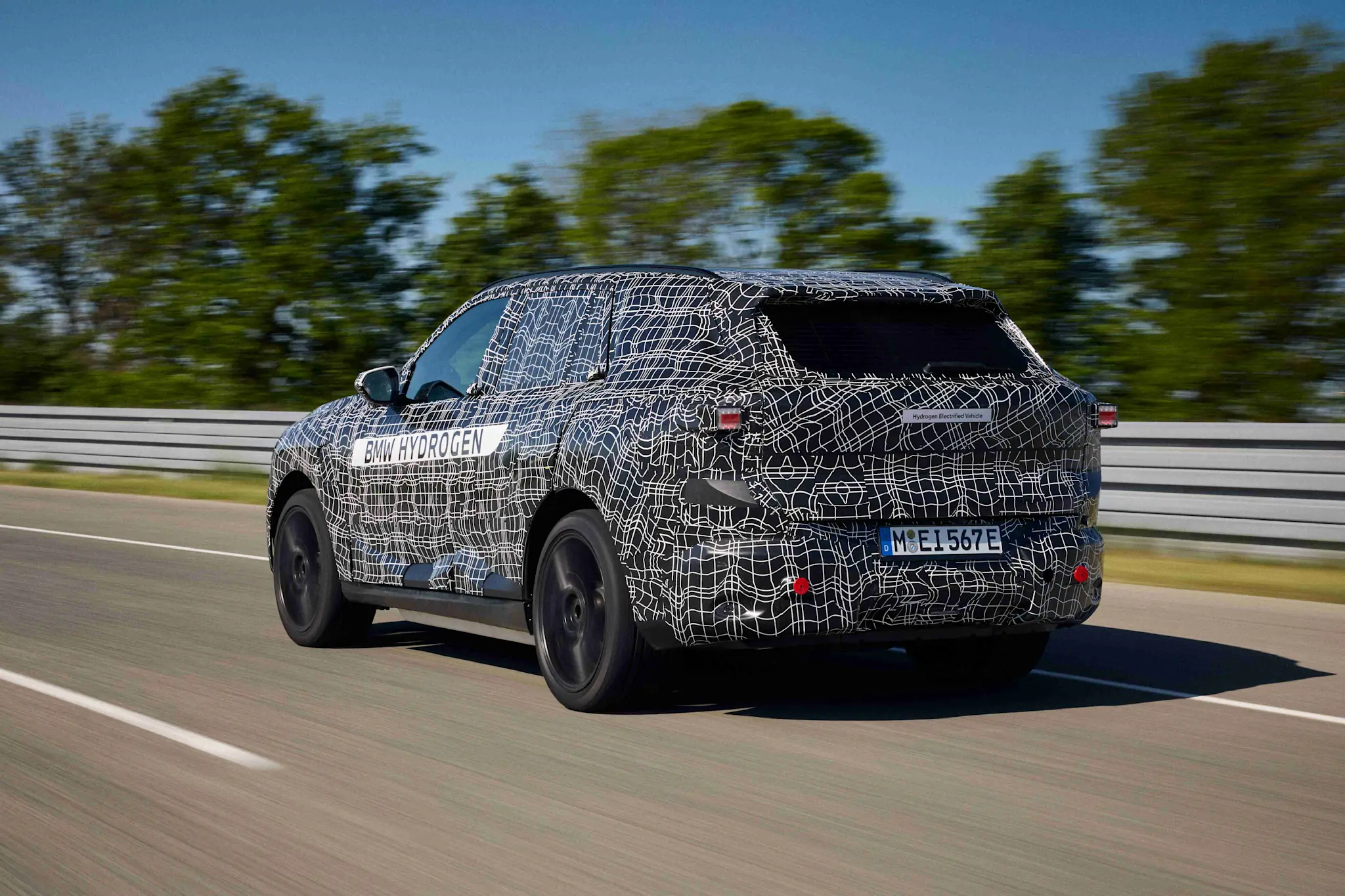 P90617823 highRes testing-the-new-bmw- 11zon