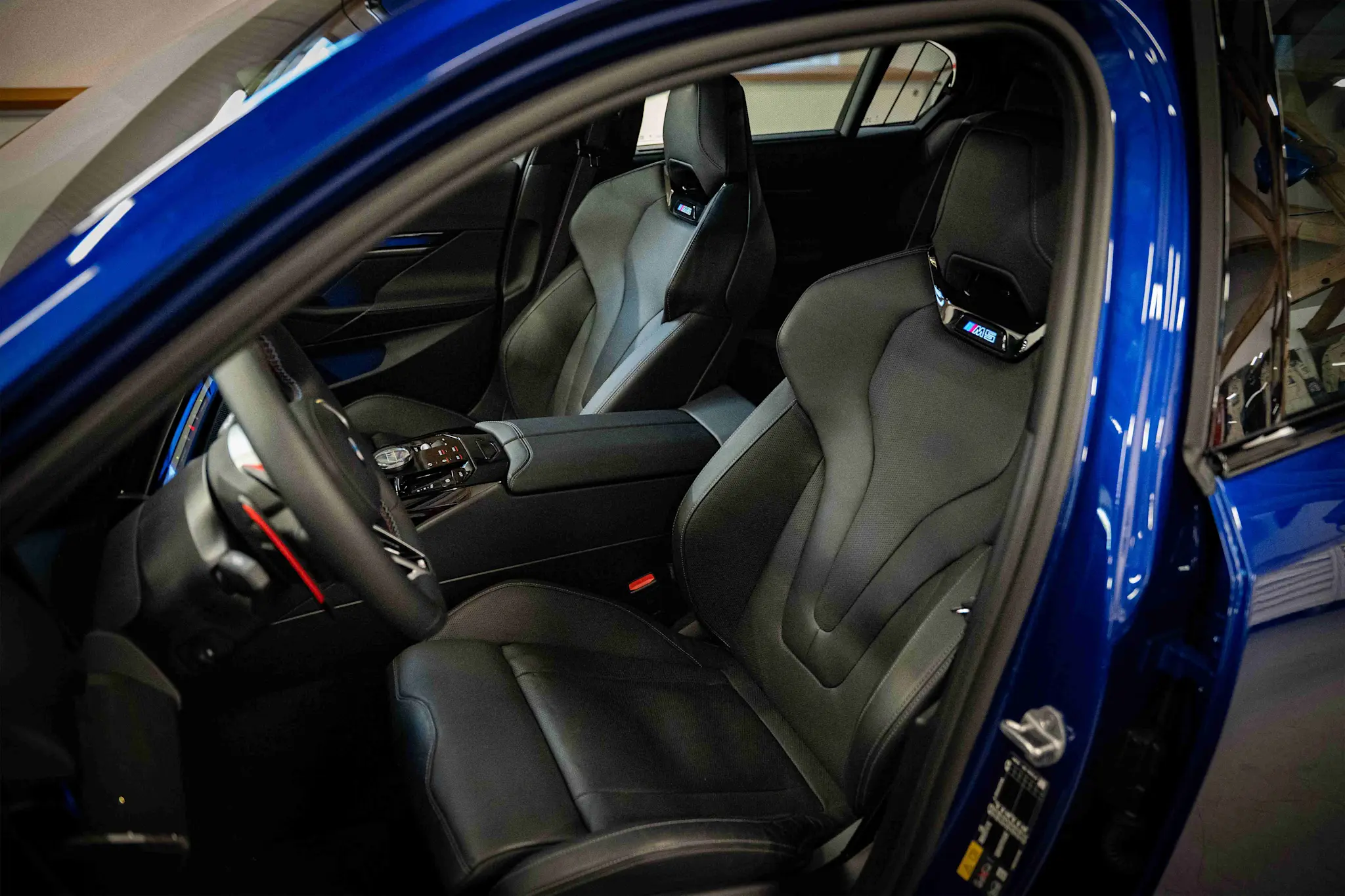 DSC06243 0008 Voorstoelen M5 Sedan 11zon