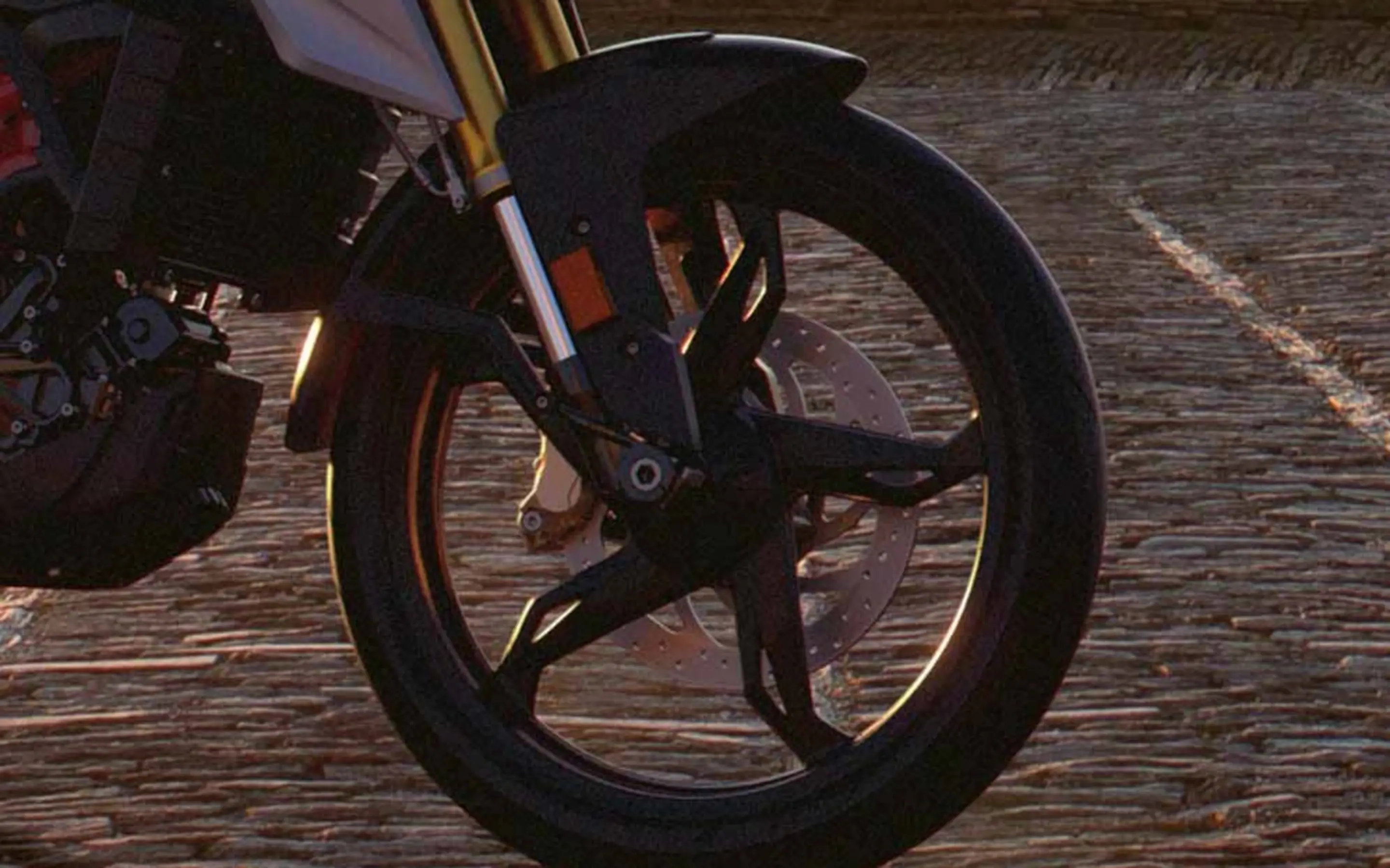 BMW G 310 GS - Geëloxeerde upside-down vork