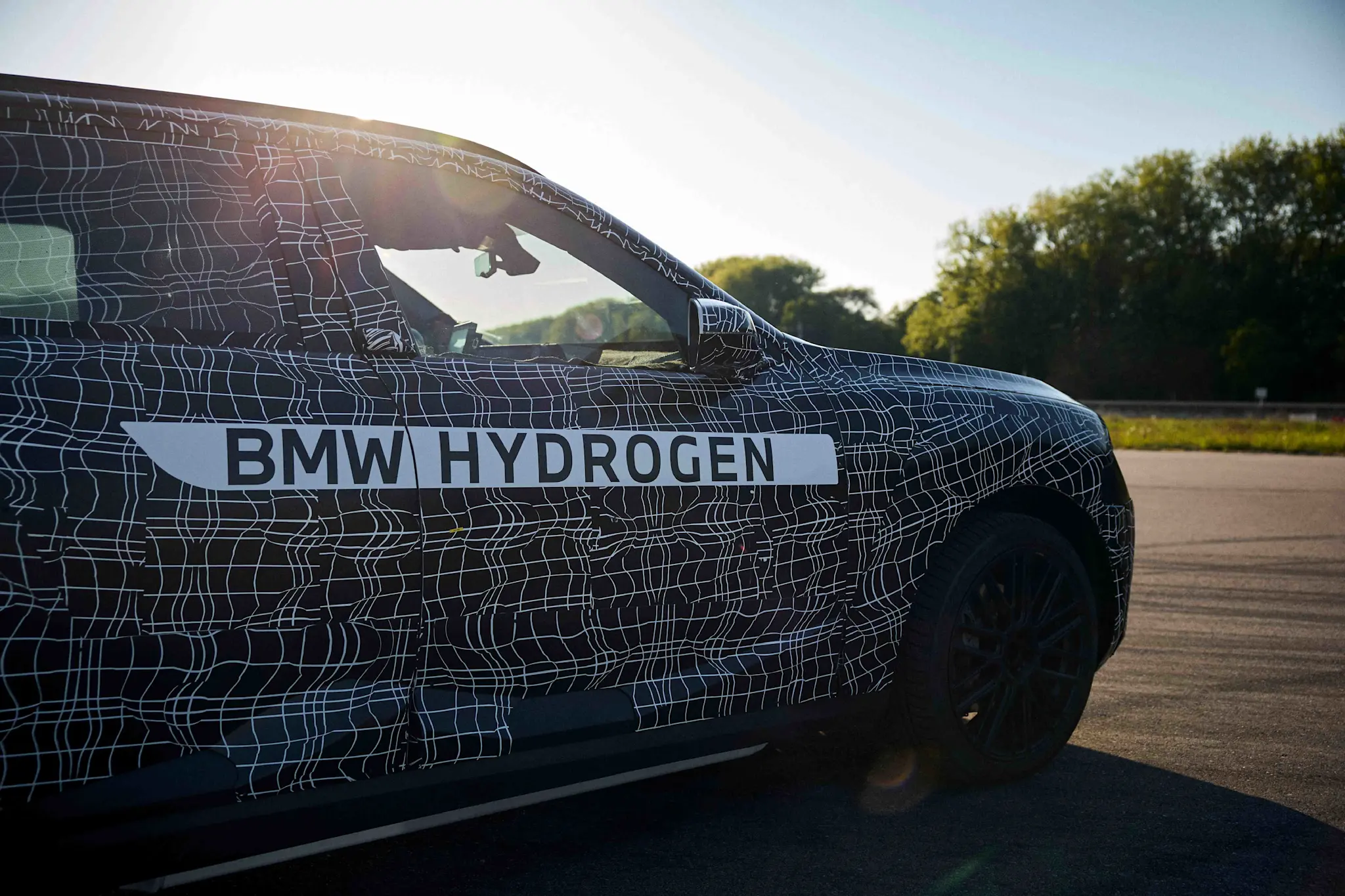 P90617815 highRes testing-the-new-bmw- 11zon