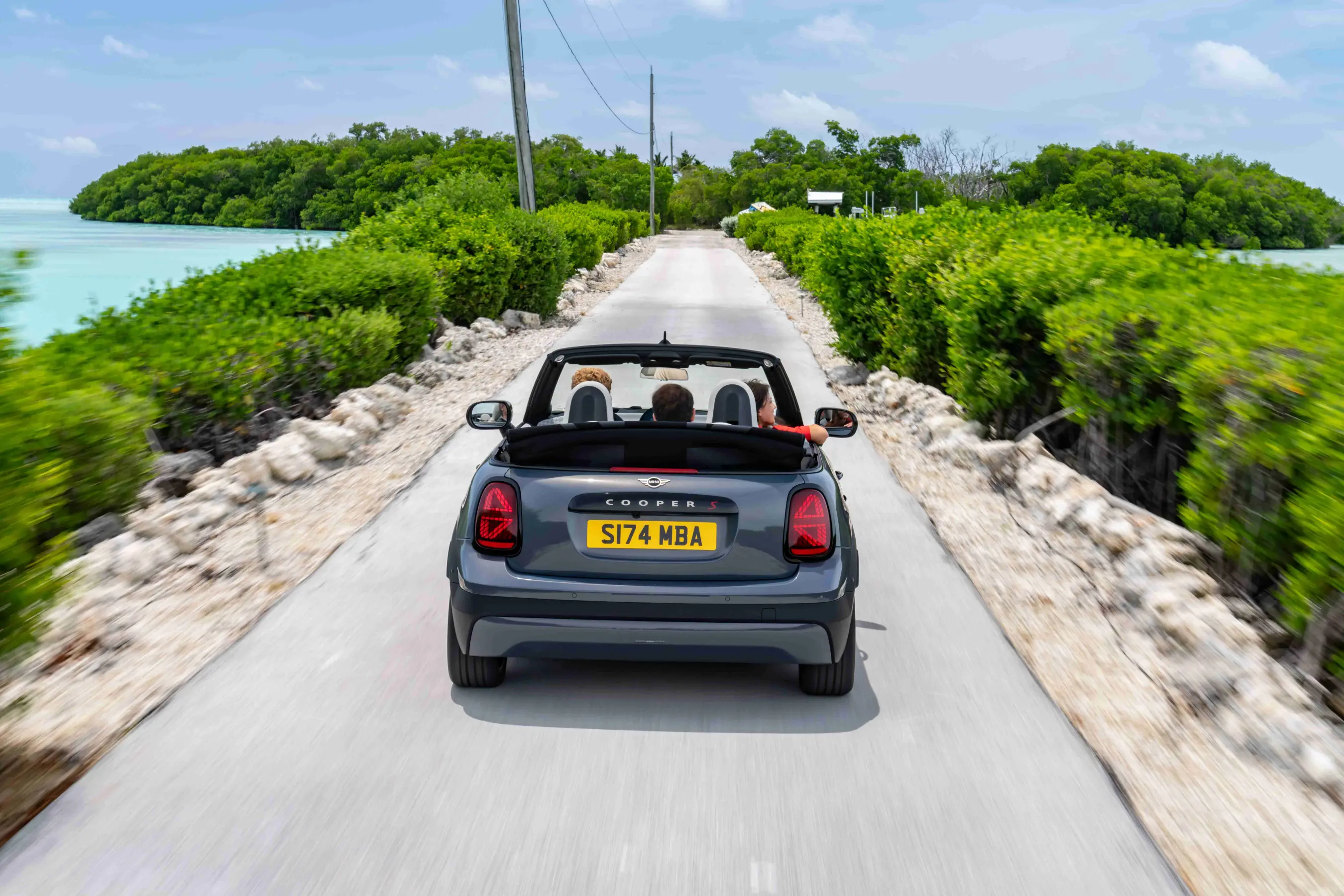 De achterzijde van de MINI Cooper Cabrio