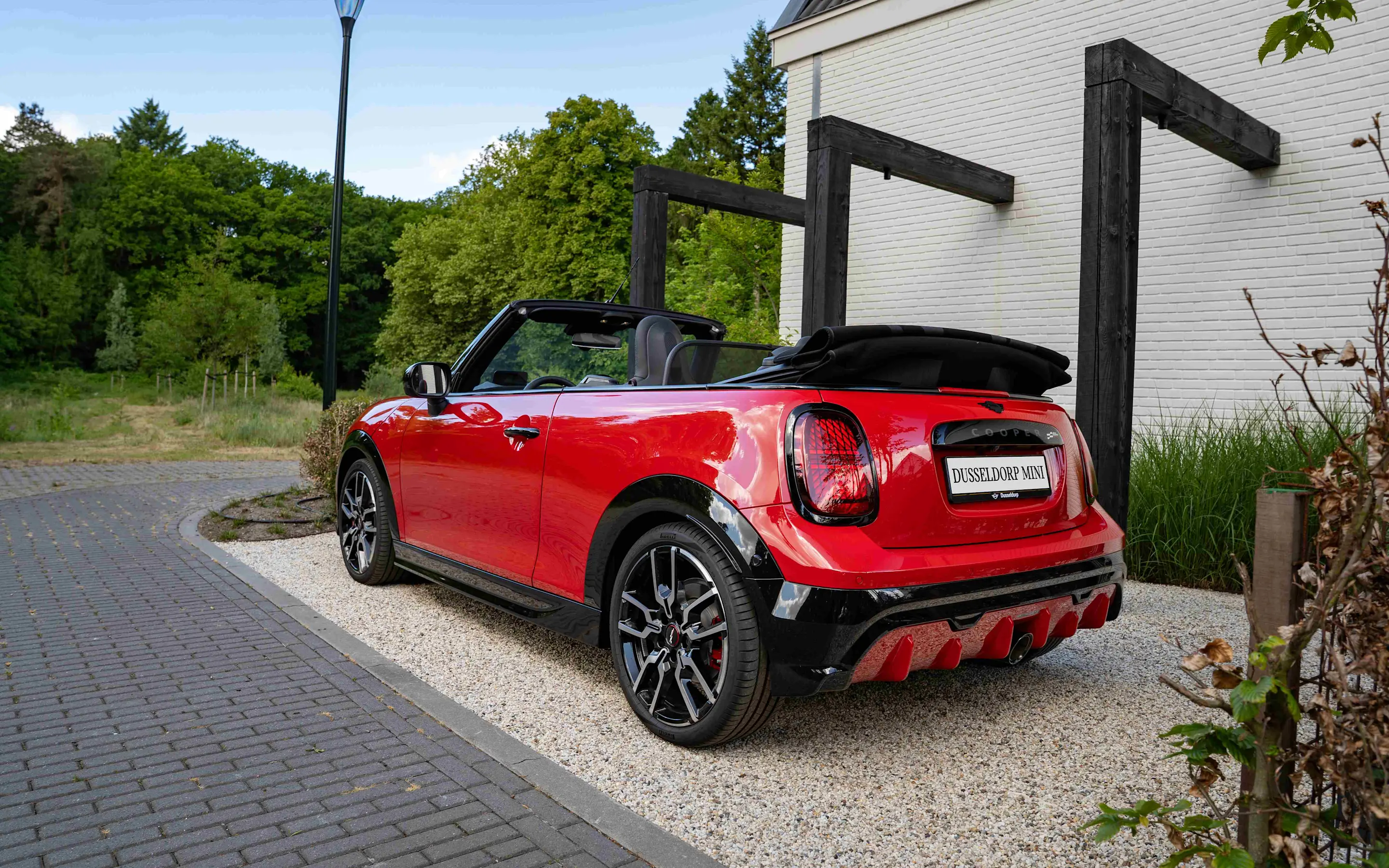 De achterzijde van de MINI Cooper Cabrio