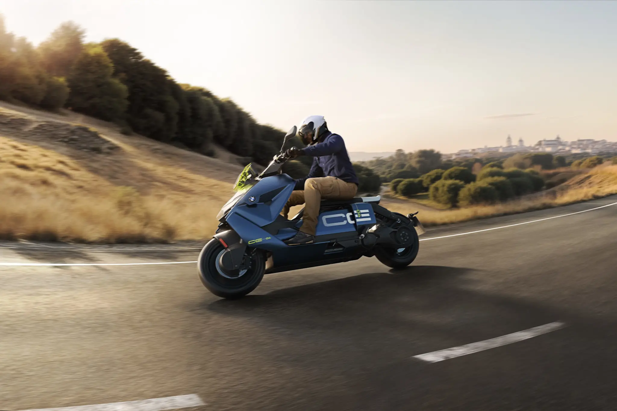 P90606332 highRes the-new-bmw-ce-04-07 11zon