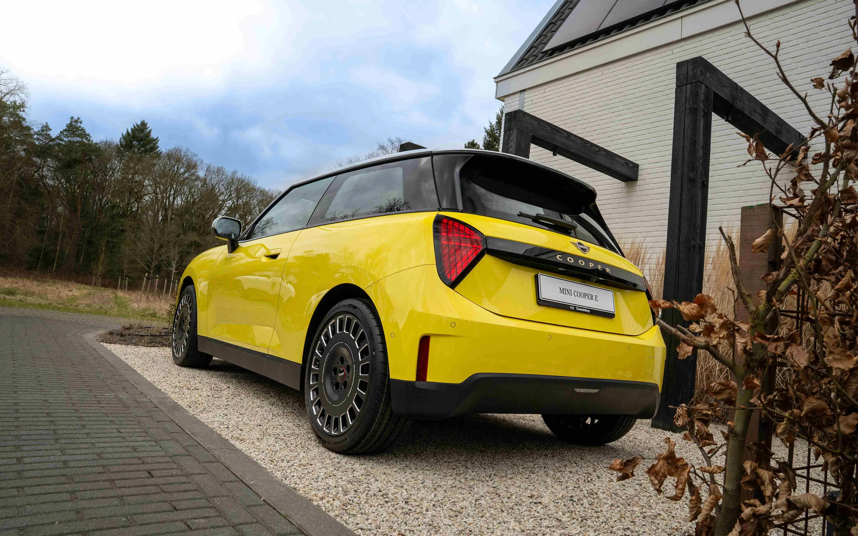 De achterzijde van de MINI Cooper