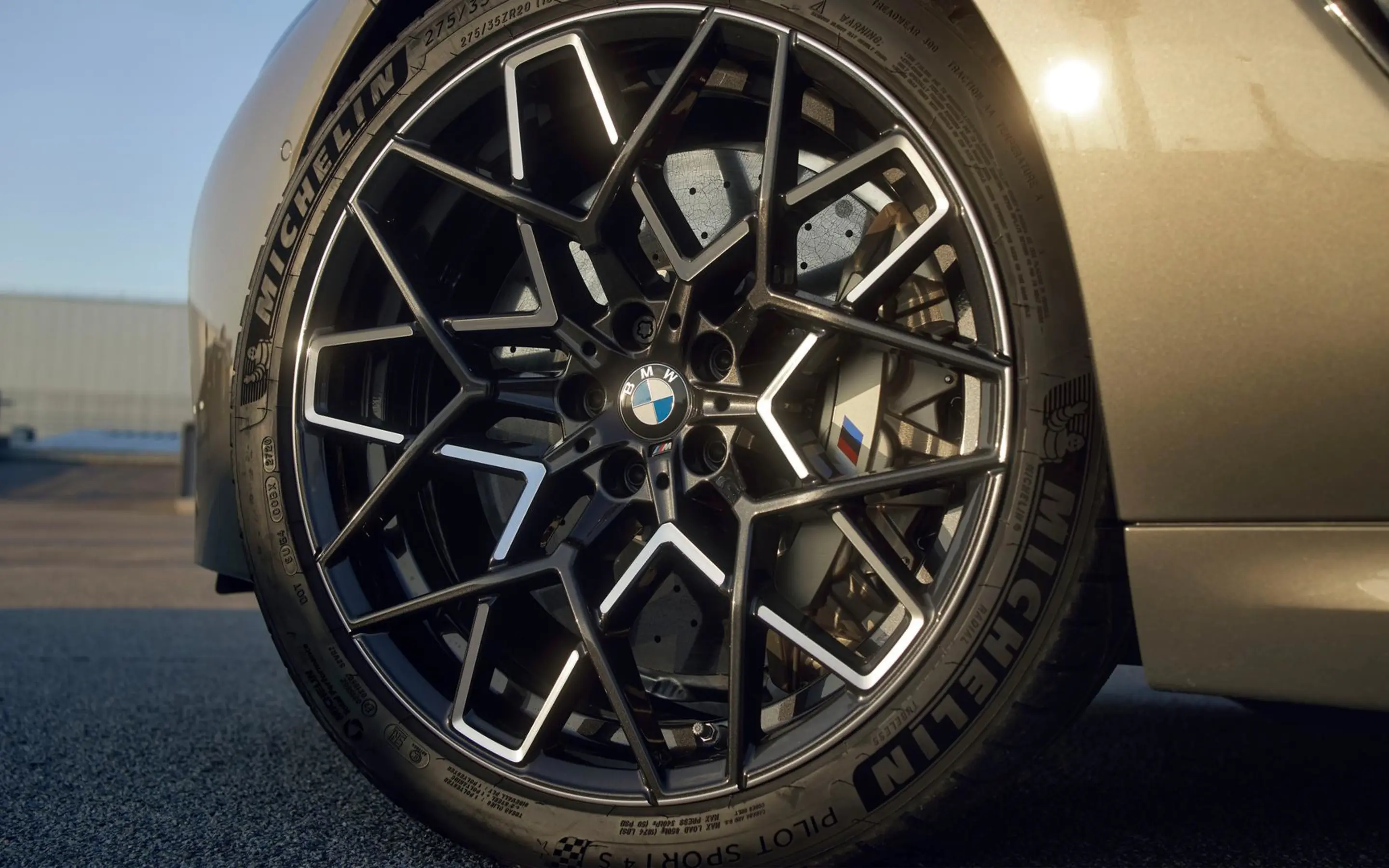 bmw_M8_Cabrio_exterieur_dusseldorp_bmw