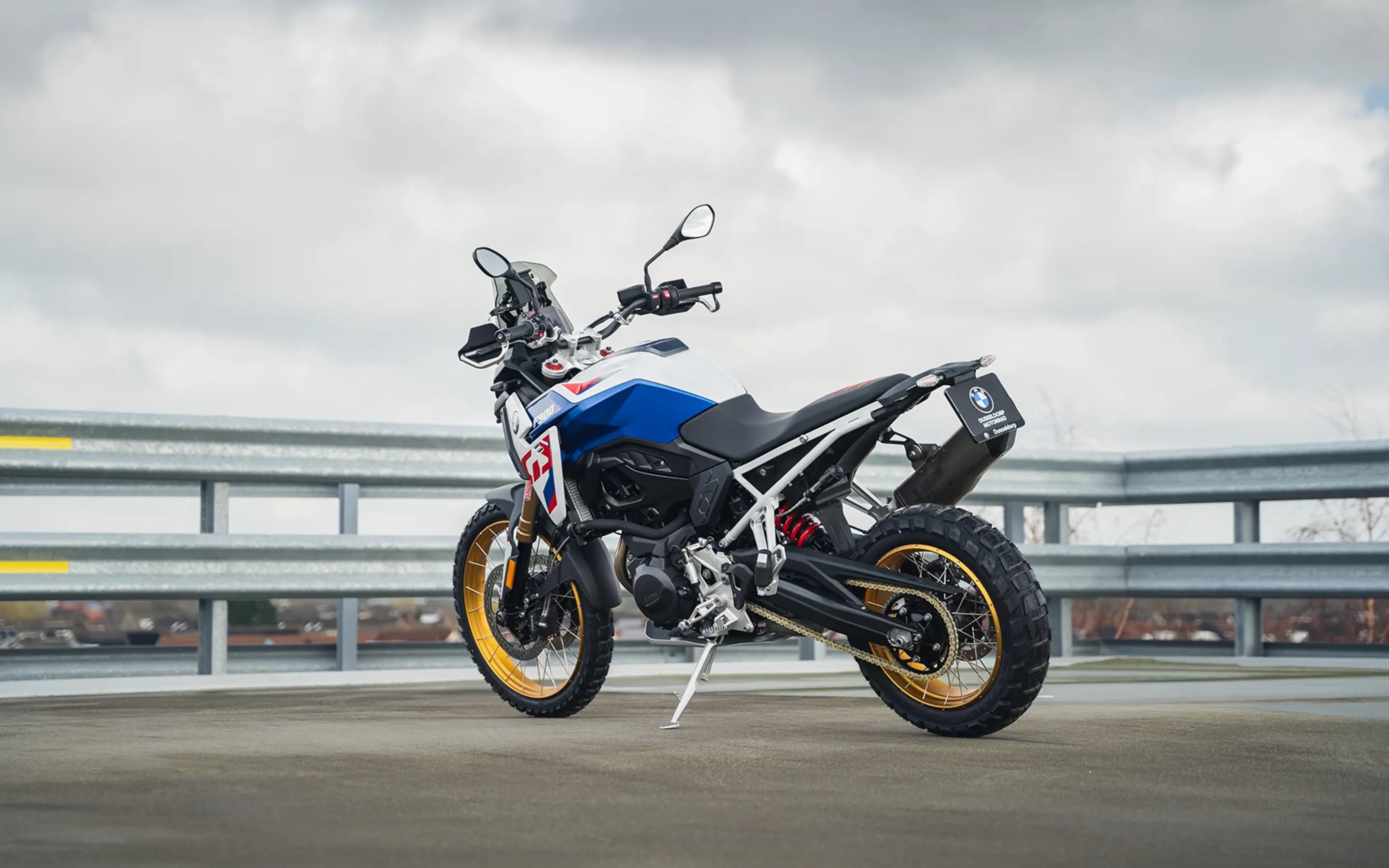 BMW F 900 GS - achterkant - Afbeelding