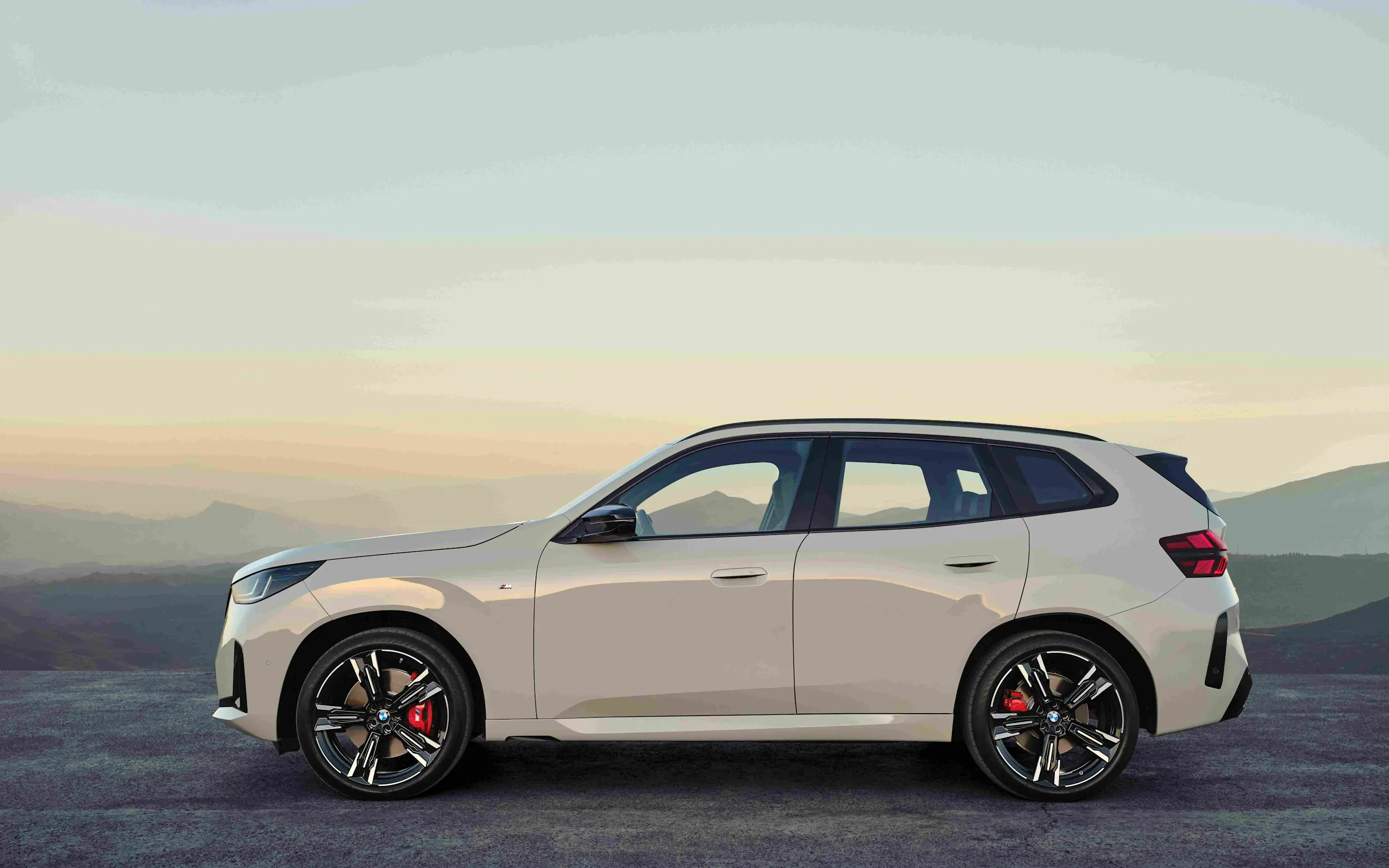 Zijaanzicht van de nieuwe BMW X3