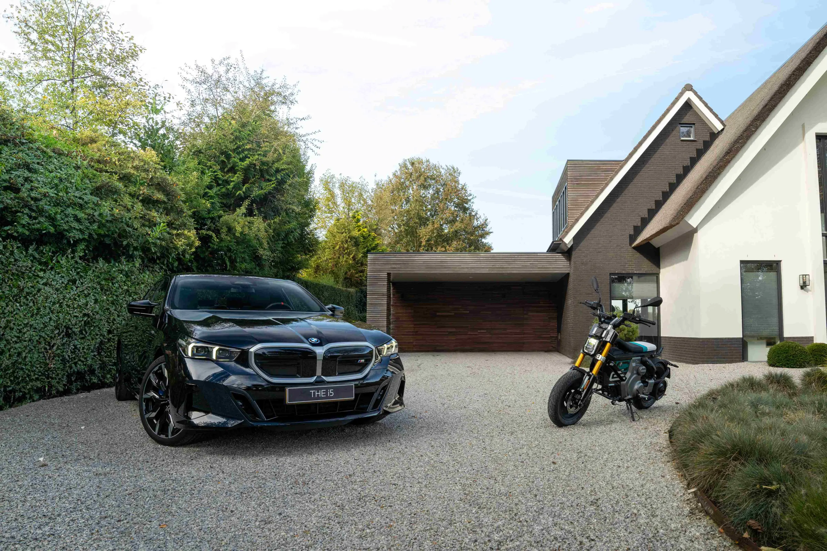 Dusseldorp BMW Garage Sale gratis BMW CE 02