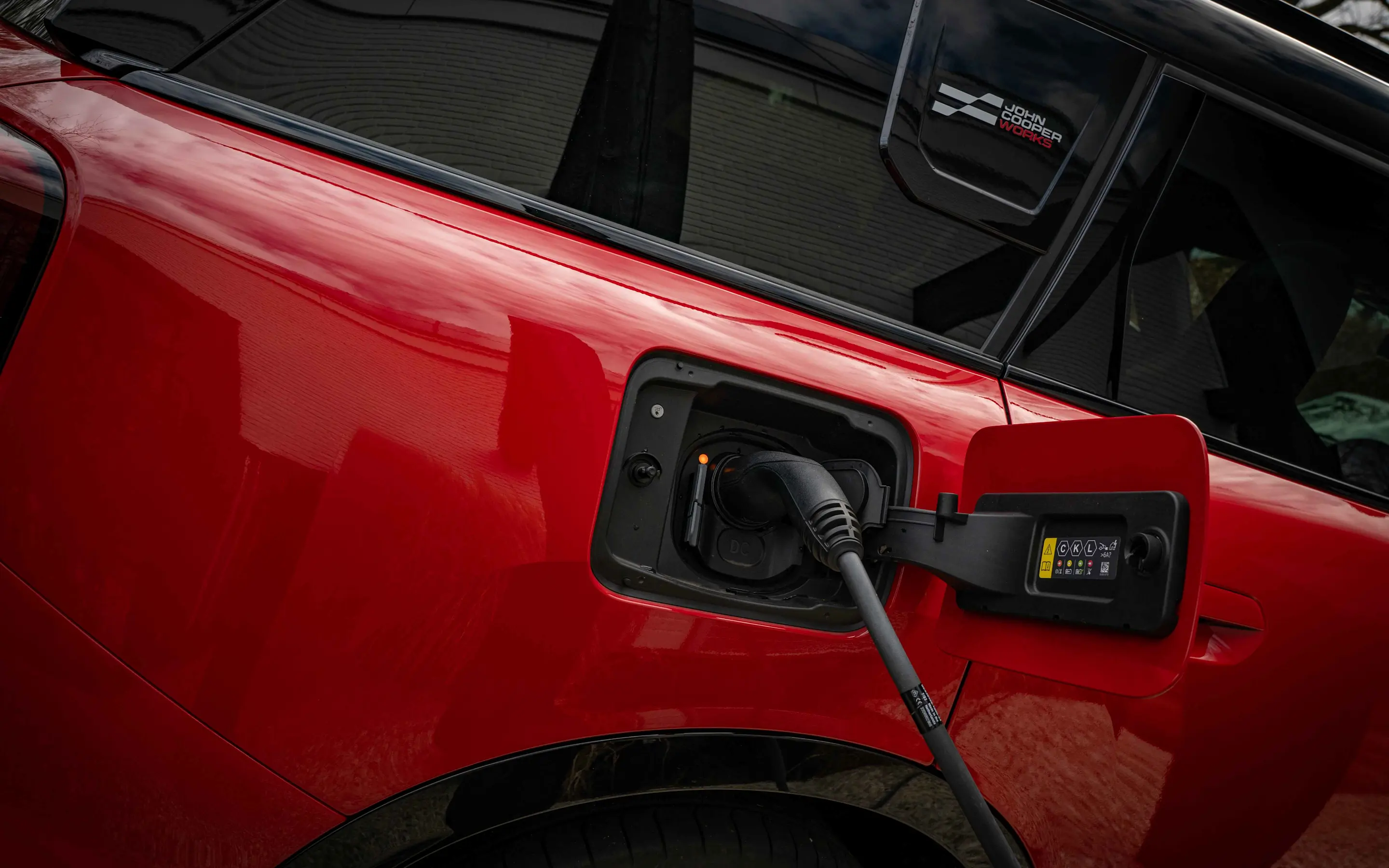 De elektrische MINI Countryman opladen