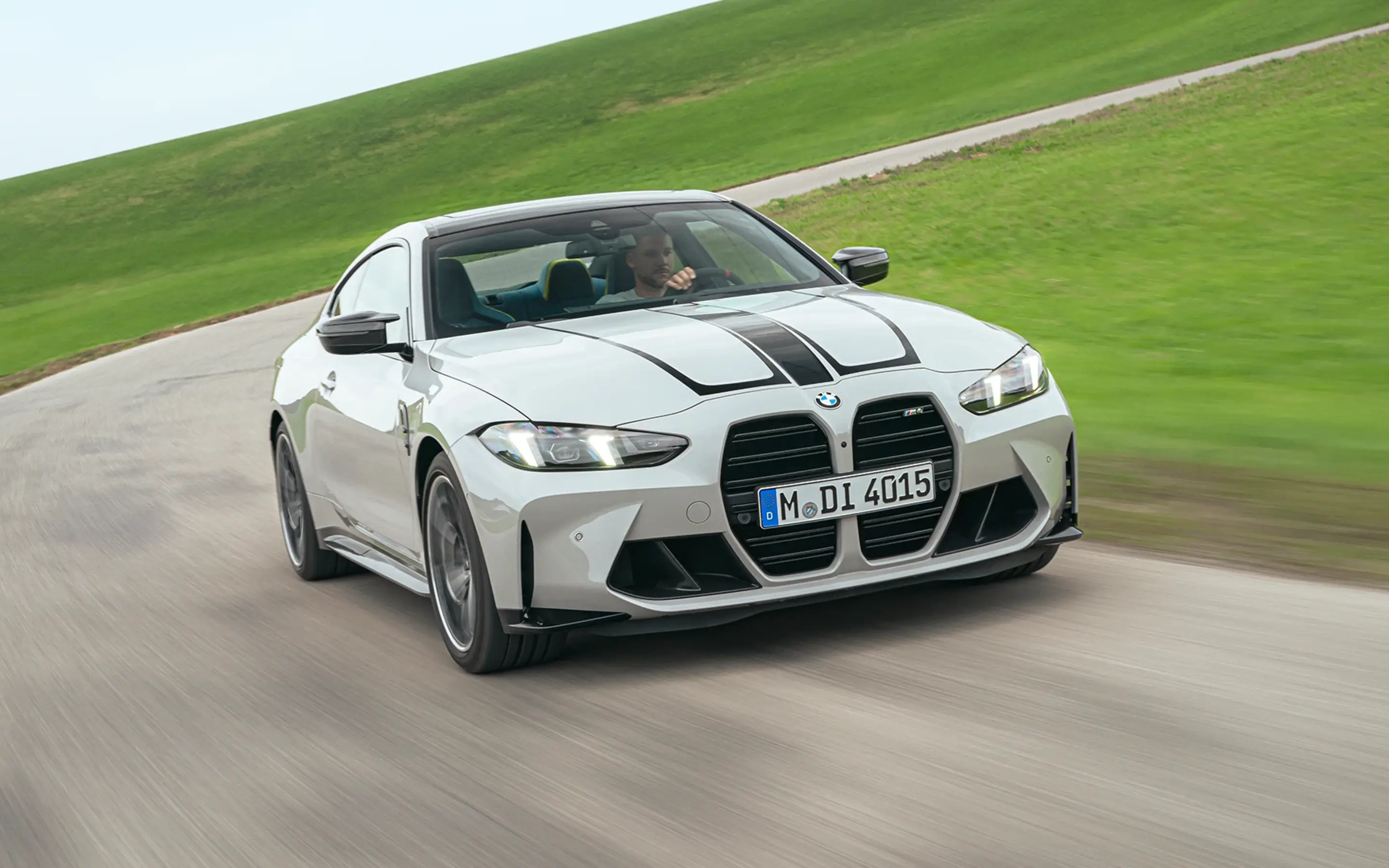 bmw_M4_Coupe_M_Performance_exterieur_dusseldorp_bmw