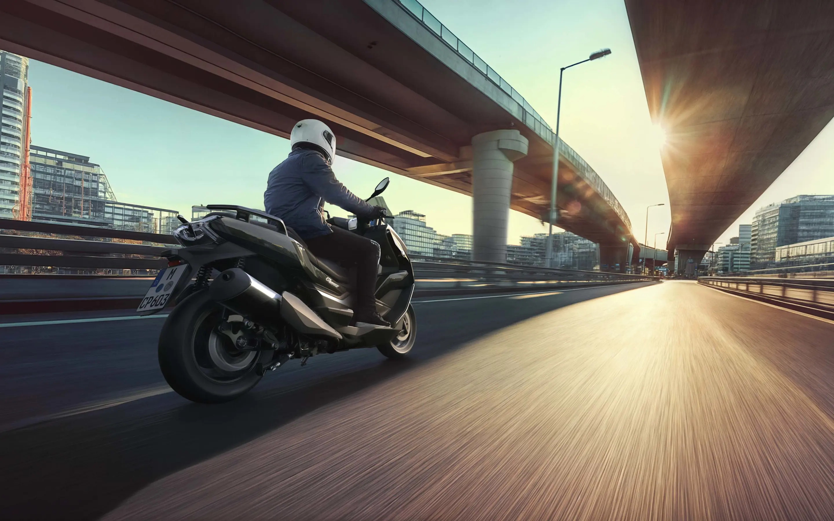 Zijaanzicht van de BMW C 400 GT