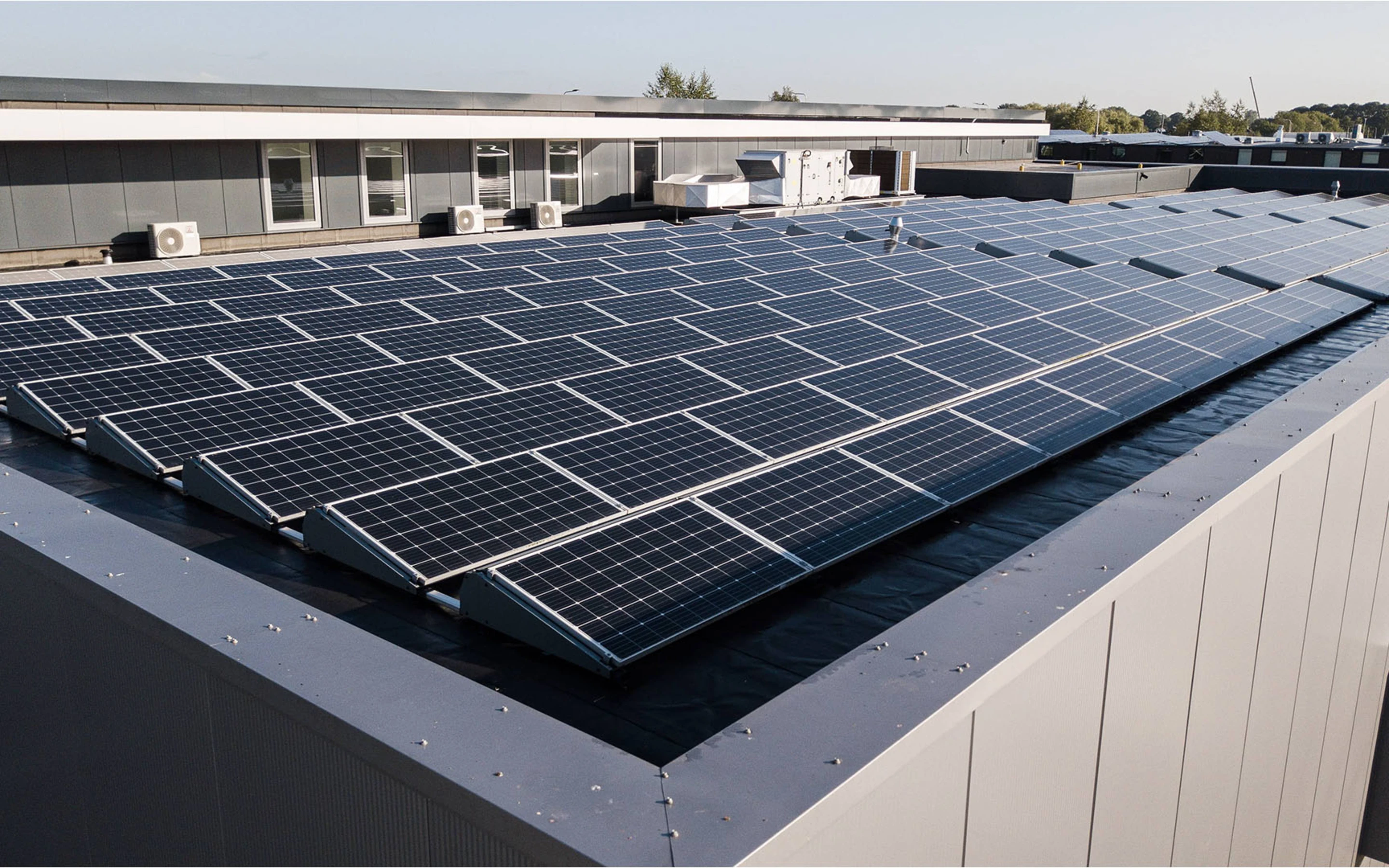 Zonnepanelen en Laadinfra