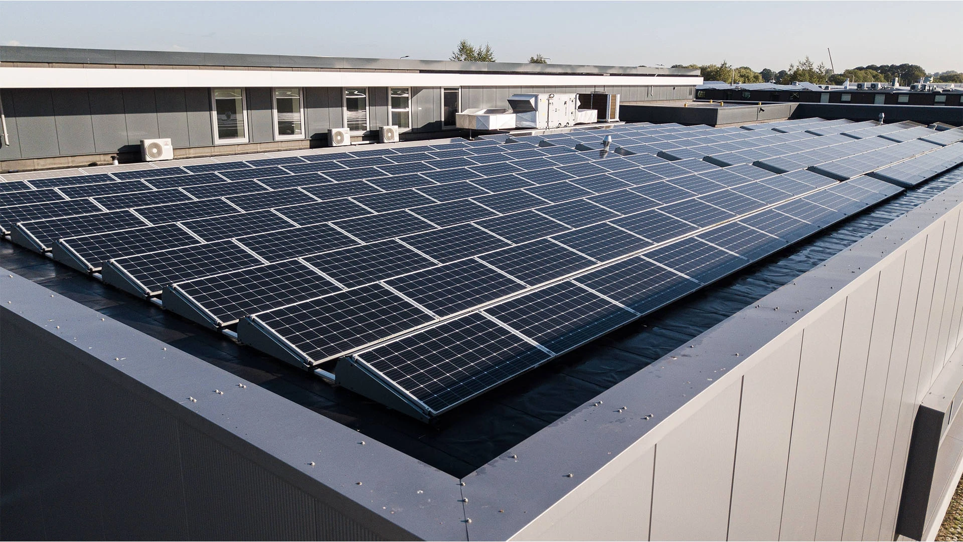 Zonnepanelen en Laadinfra