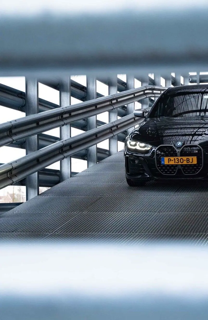 BMW i4 - Voorzijde