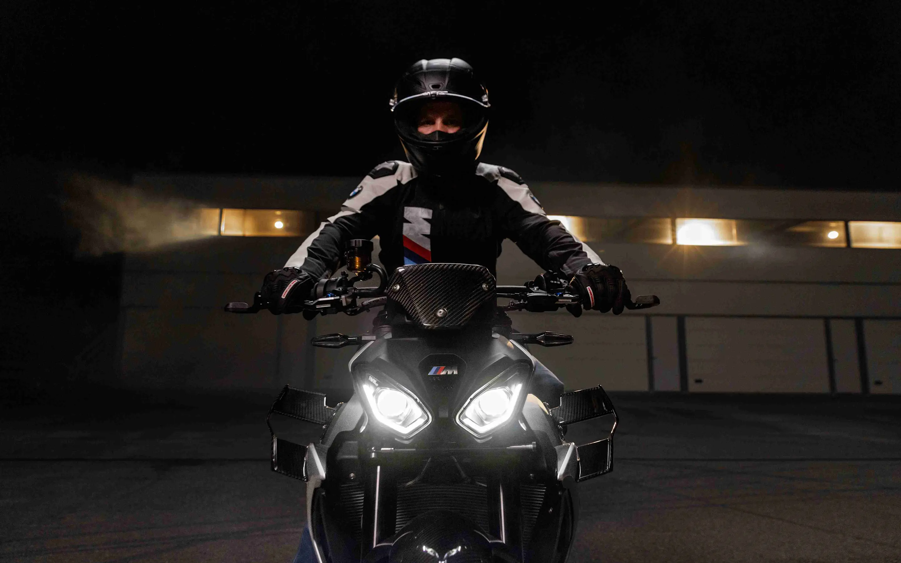 BMW M 1000 R - Het front met M winglets