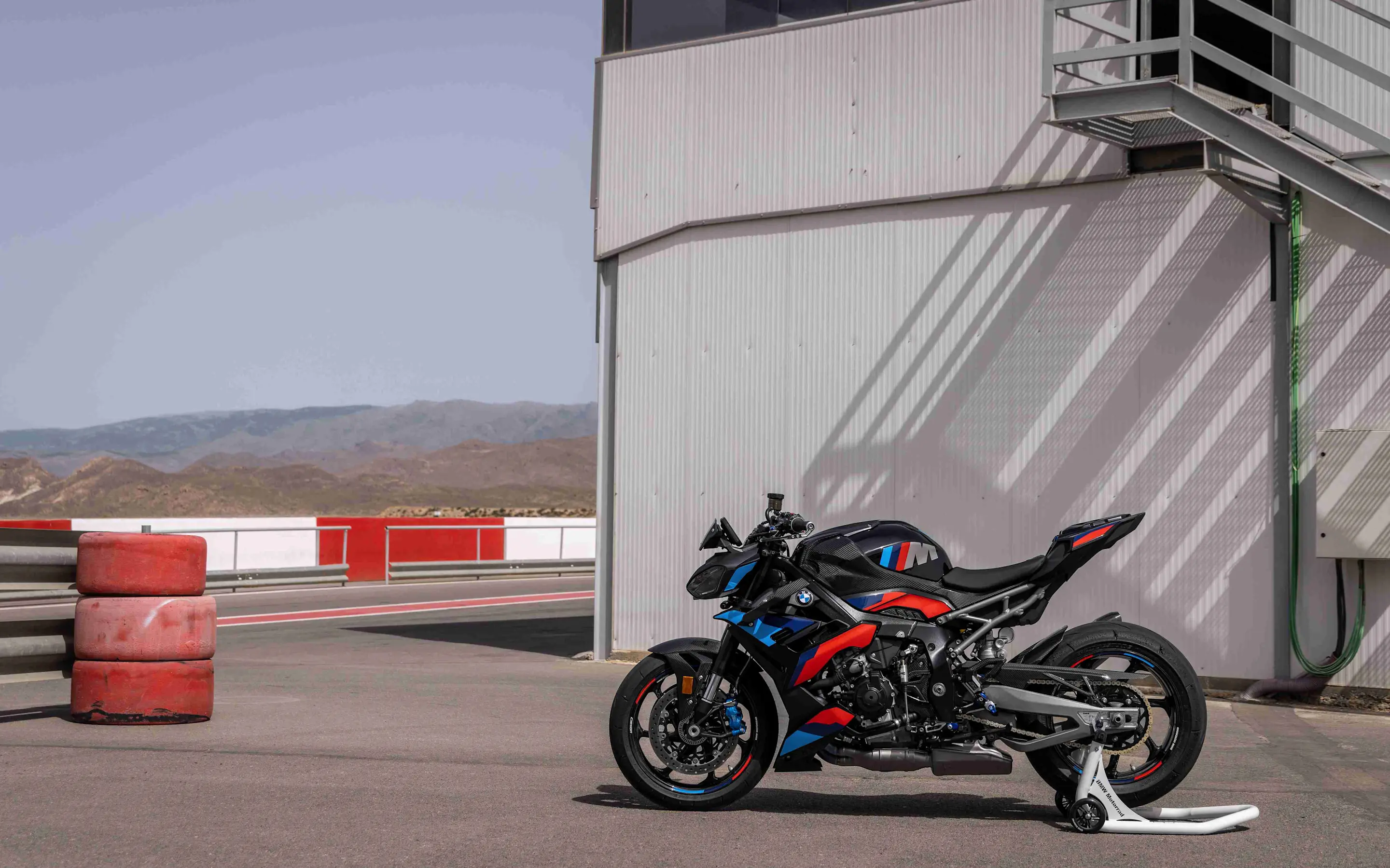 BMW M 1000 R - Zijkant