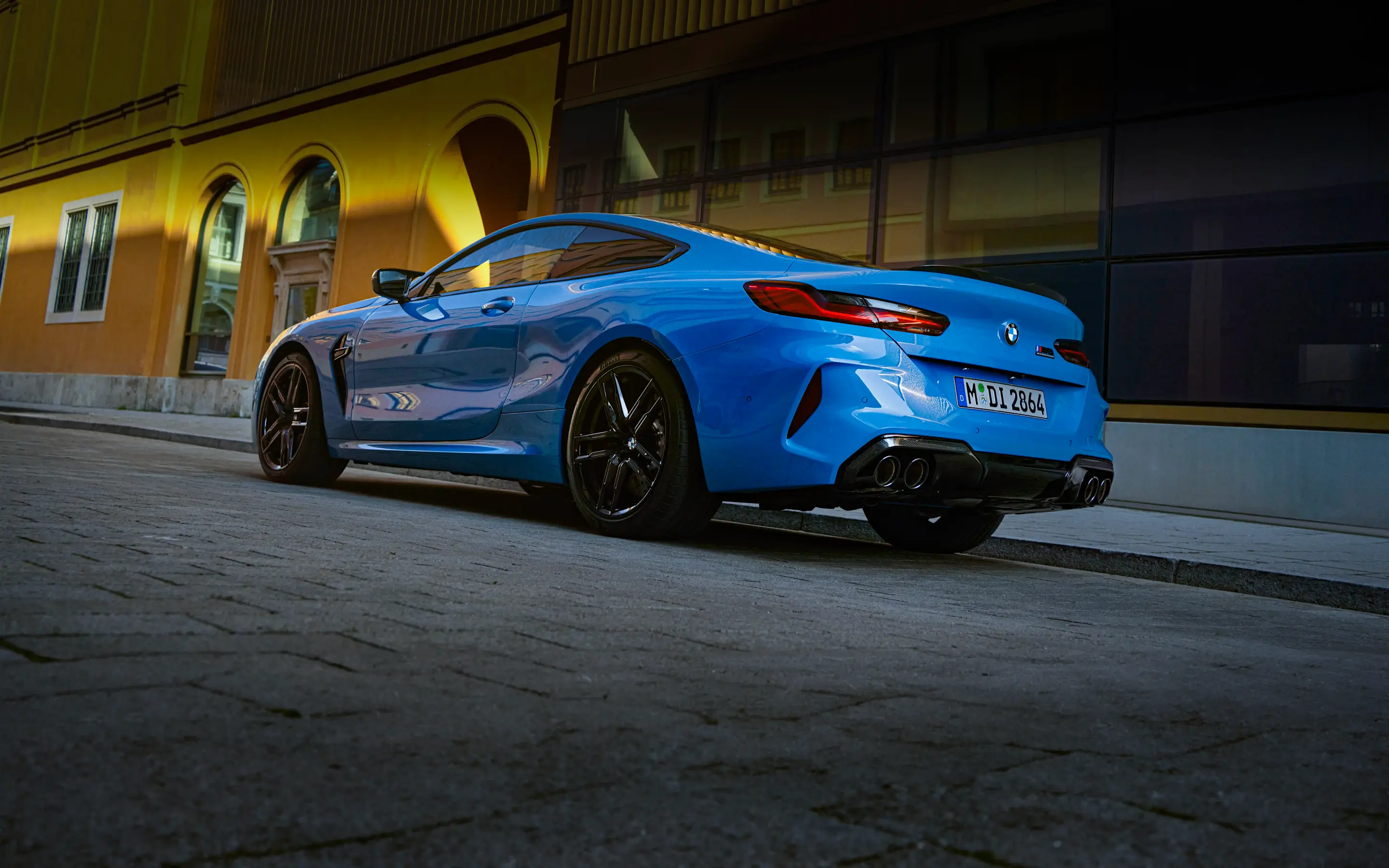 bmw_M8_Coupé_exterieur_dusseldorp_bmw