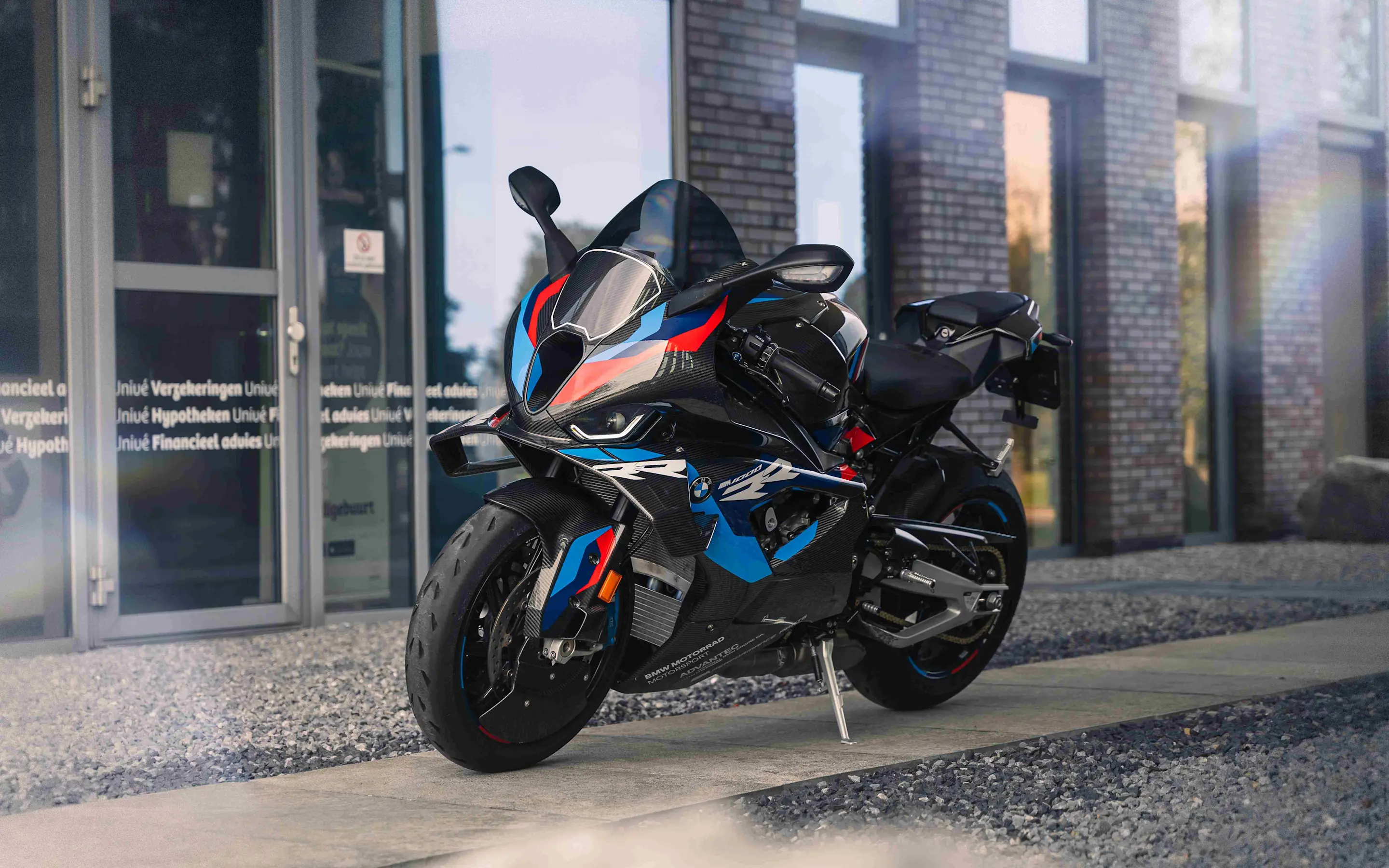 BMW M 1000 RR - Zijkant