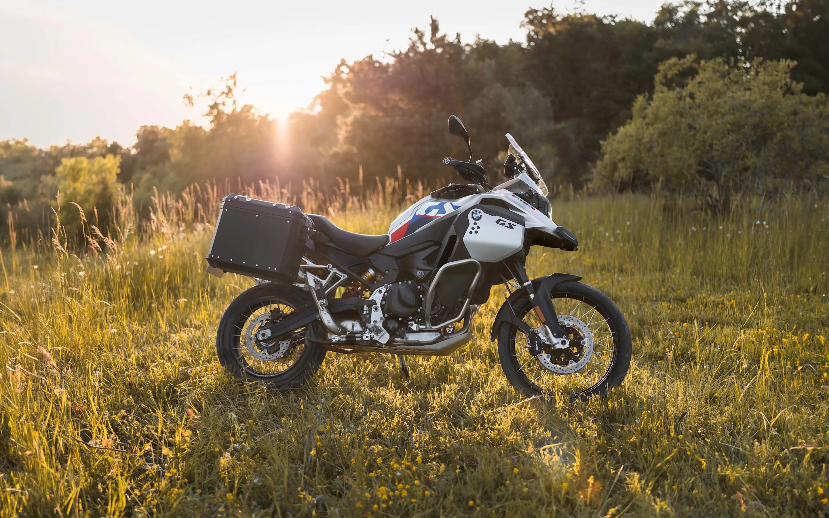 BMW F 900 GS Adventure - Zijkant