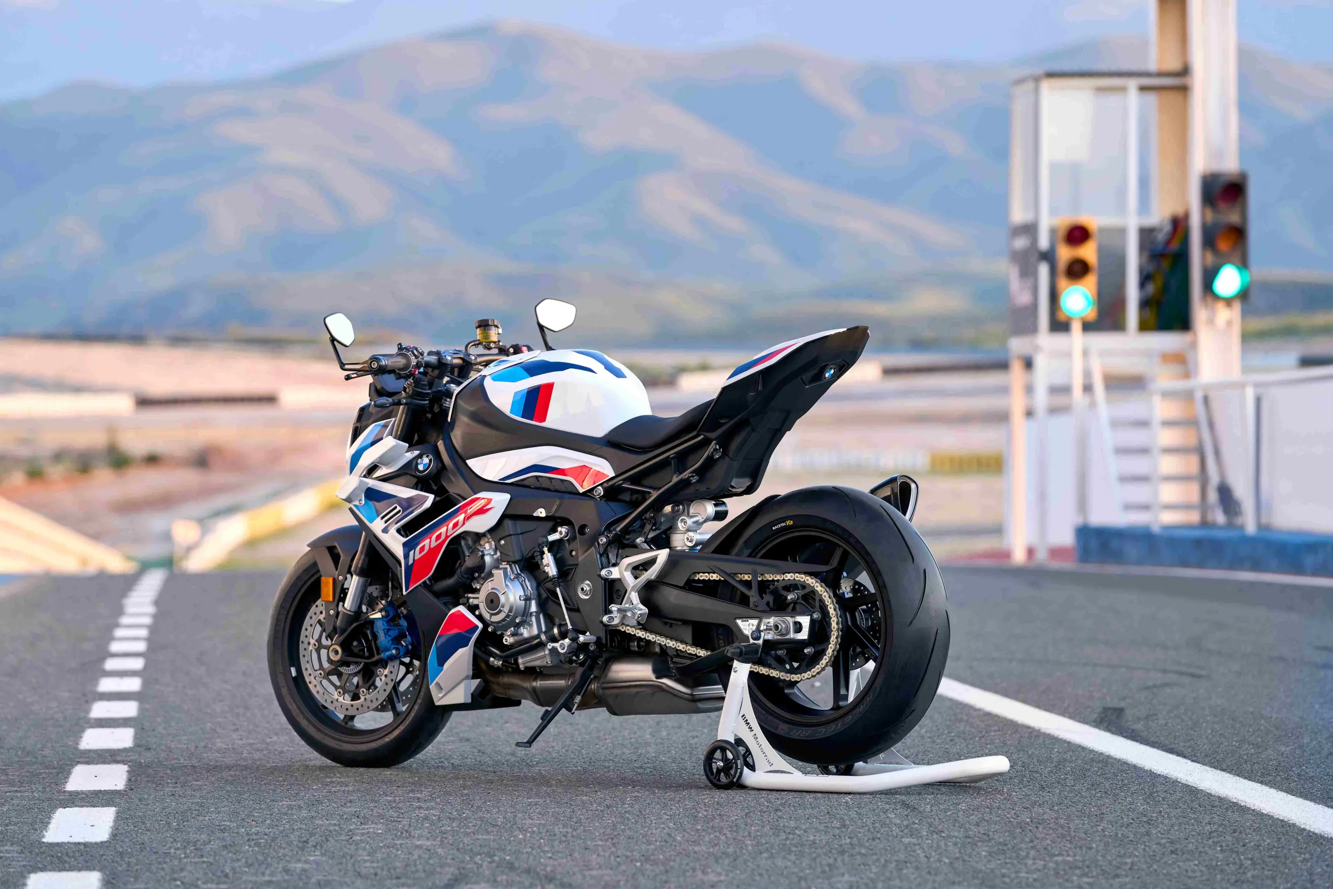 BMW M 1000 R - achterkant