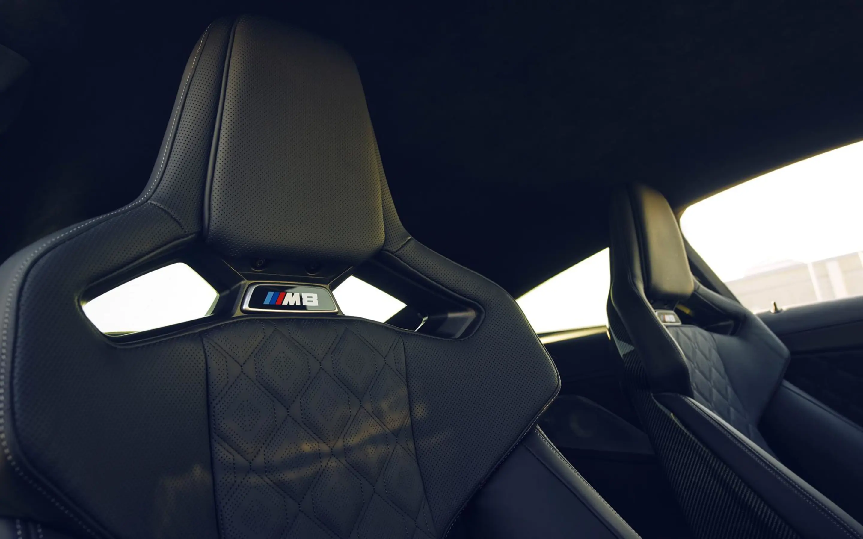 bmw_M8_Coupé_interieur_dusseldorp_bmw