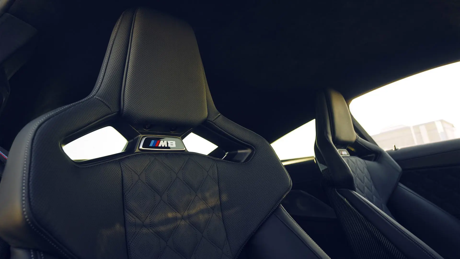 bmw_M8_Coupé_interieur_dusseldorp_bmw