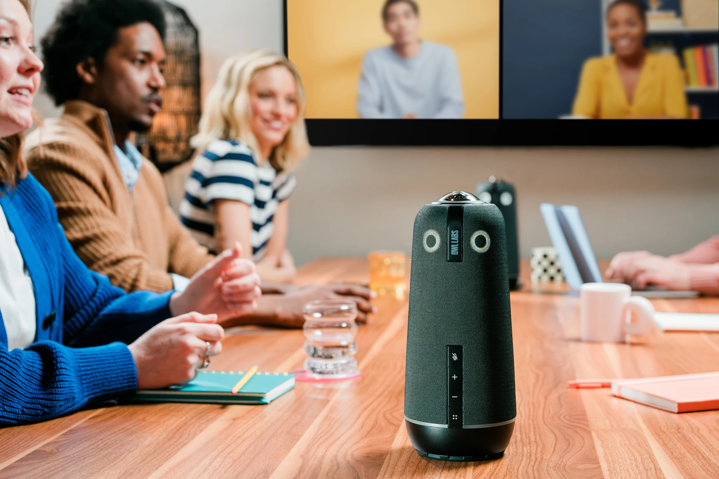 Meeting Owl in a highly engaged hybrid meeting with remote and in-room participants