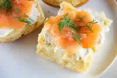 Brioche sumuštiniai su lašiša